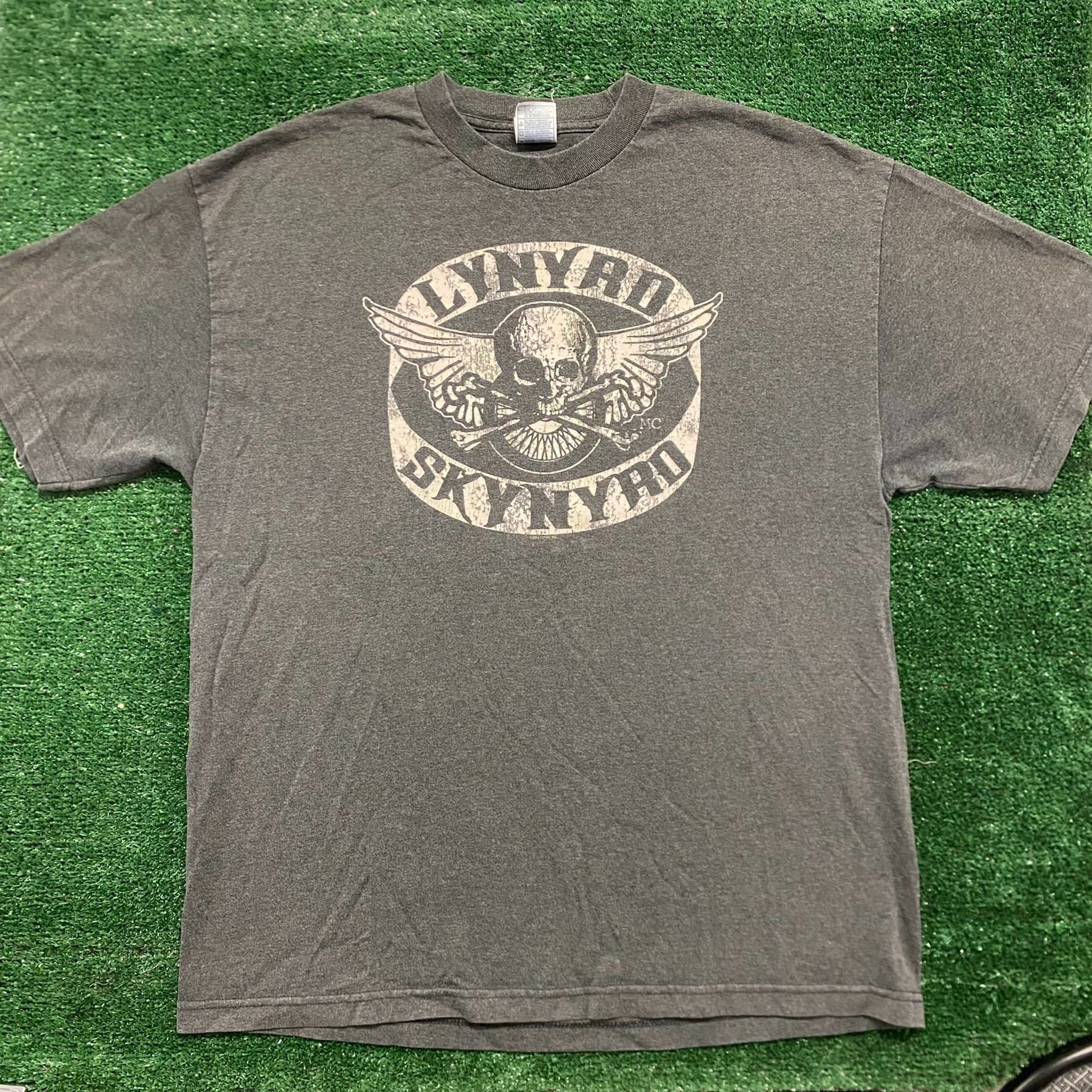 Vintage Vintage Y2K Lynyrd Skynyrd Skull Shirt MC Rock Band Tee Size US XL / EU 56 / 4 - 1 Preview