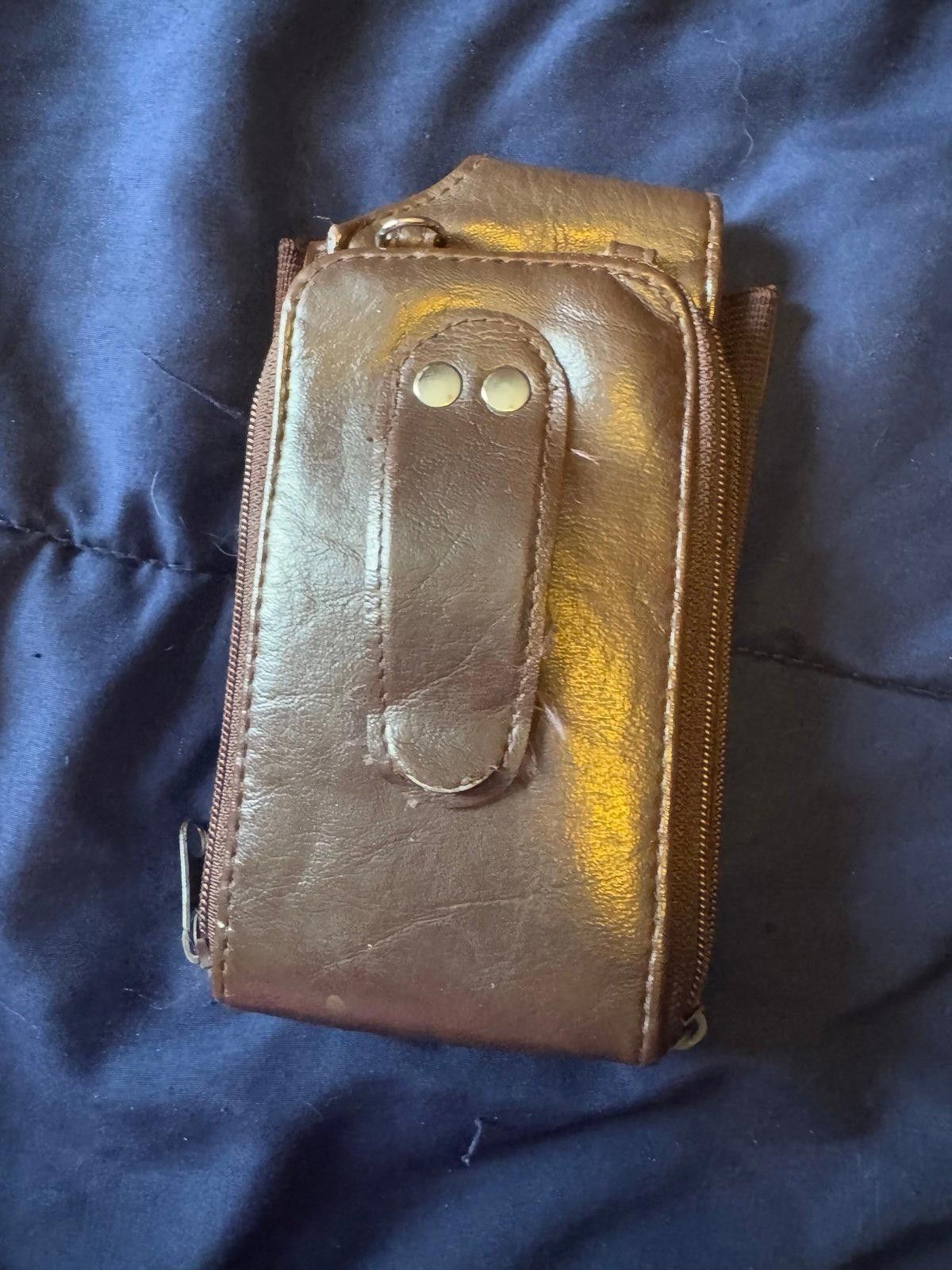 Designer Brown Leather Cell Phone Purse Crossbody Wallet Size ONE SIZE - 2 Thumbnail