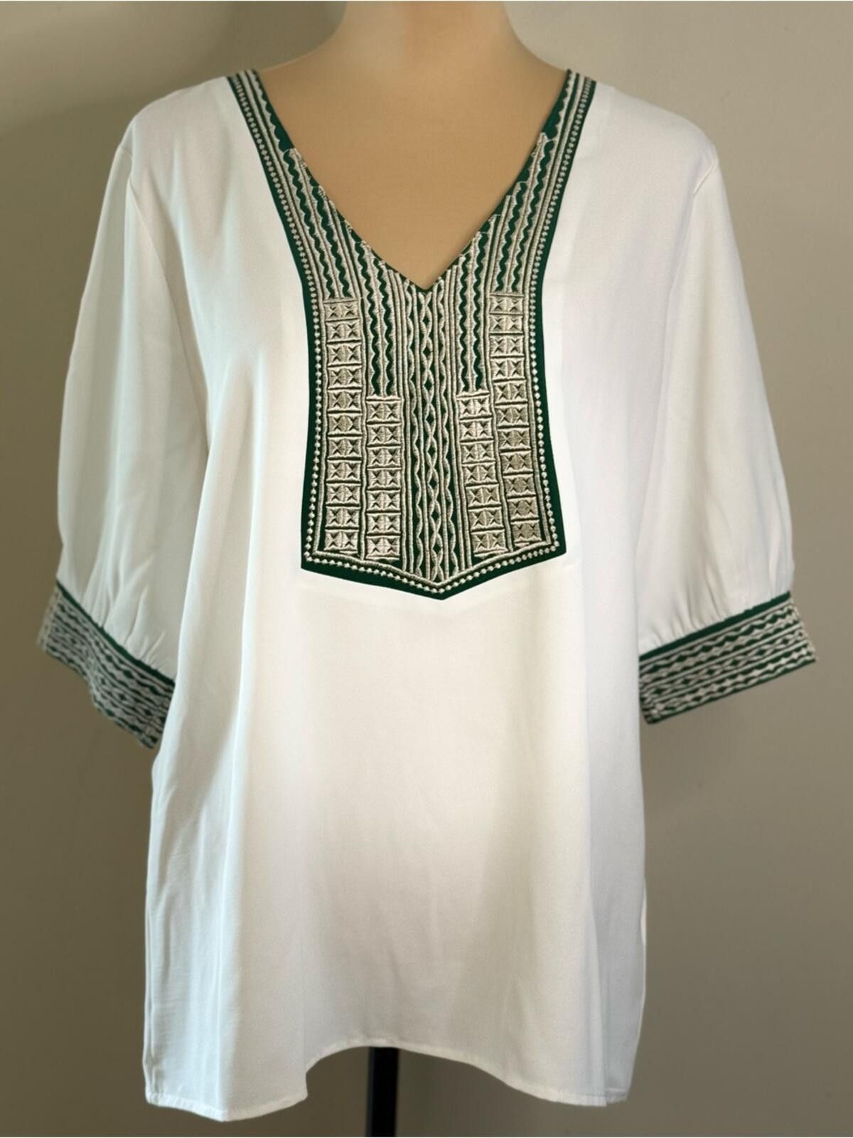 Other White V neck short sleeve top dainty green embroidery SZ LG Size L / US 10 / IT 46 - 5 Thumbnail