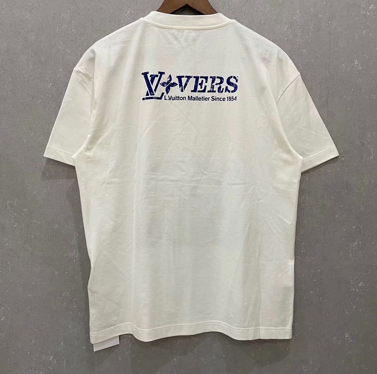 Louis Vuitton Louis Vuitton Embellished Graphic Cotton T-Shirt Size US L / EU 52-54 / 3 - 2 Thumbnail