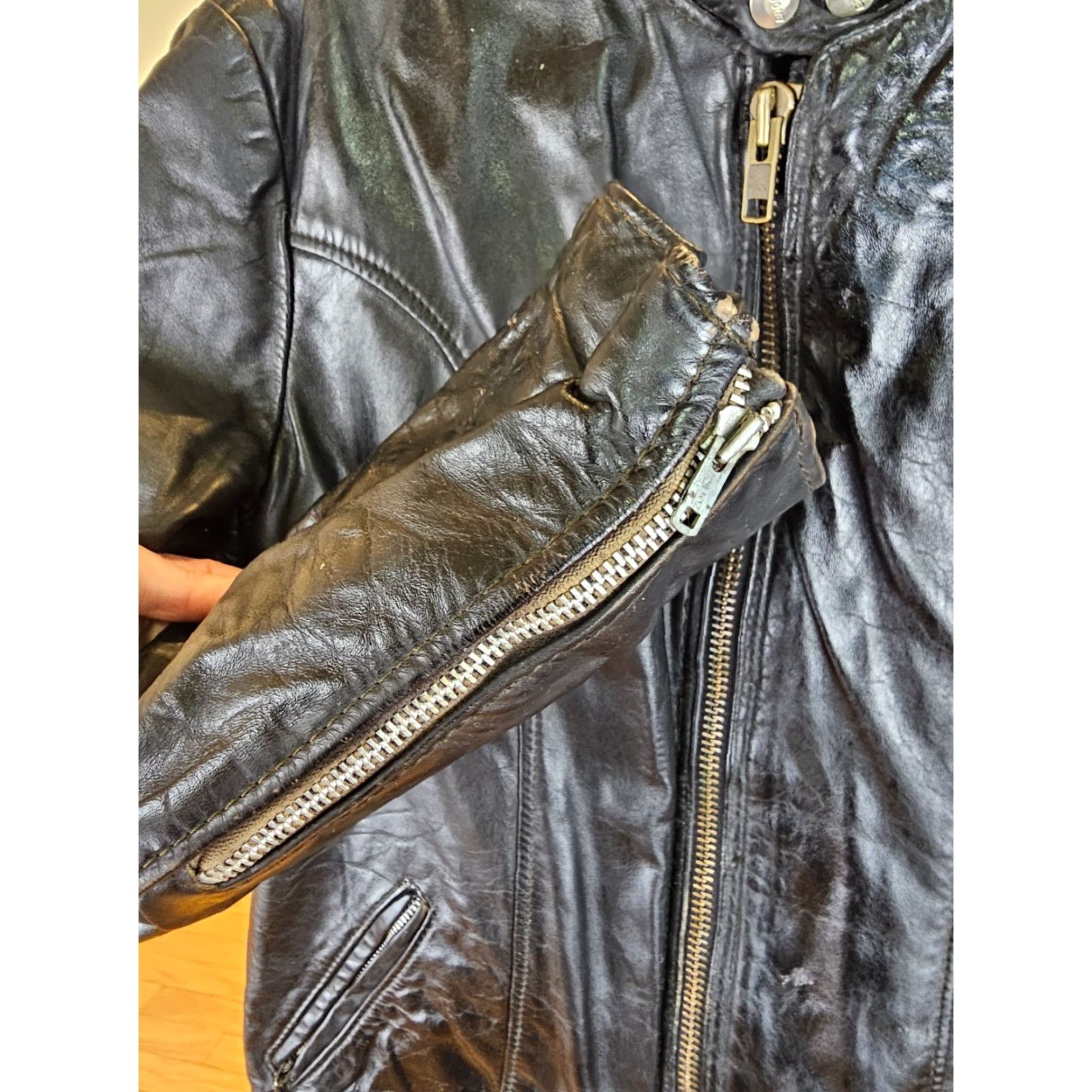 Brooks VINTAGE Brooks Jacket Leather Motorcycle SZ 44 Men Leather JACKET 70s Cafe Racer Brookes Jet Black 26 44 Bedrock Cross Chest 23 INCH Mens Size US S / EU 44-46 / 1 - 6 Thumbnail