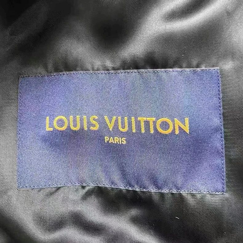 Louis Vuitton Louis Vuitton Embossed arms with dark stripes and full log Size US M / EU 48-50 / 2 - 4 Thumbnail