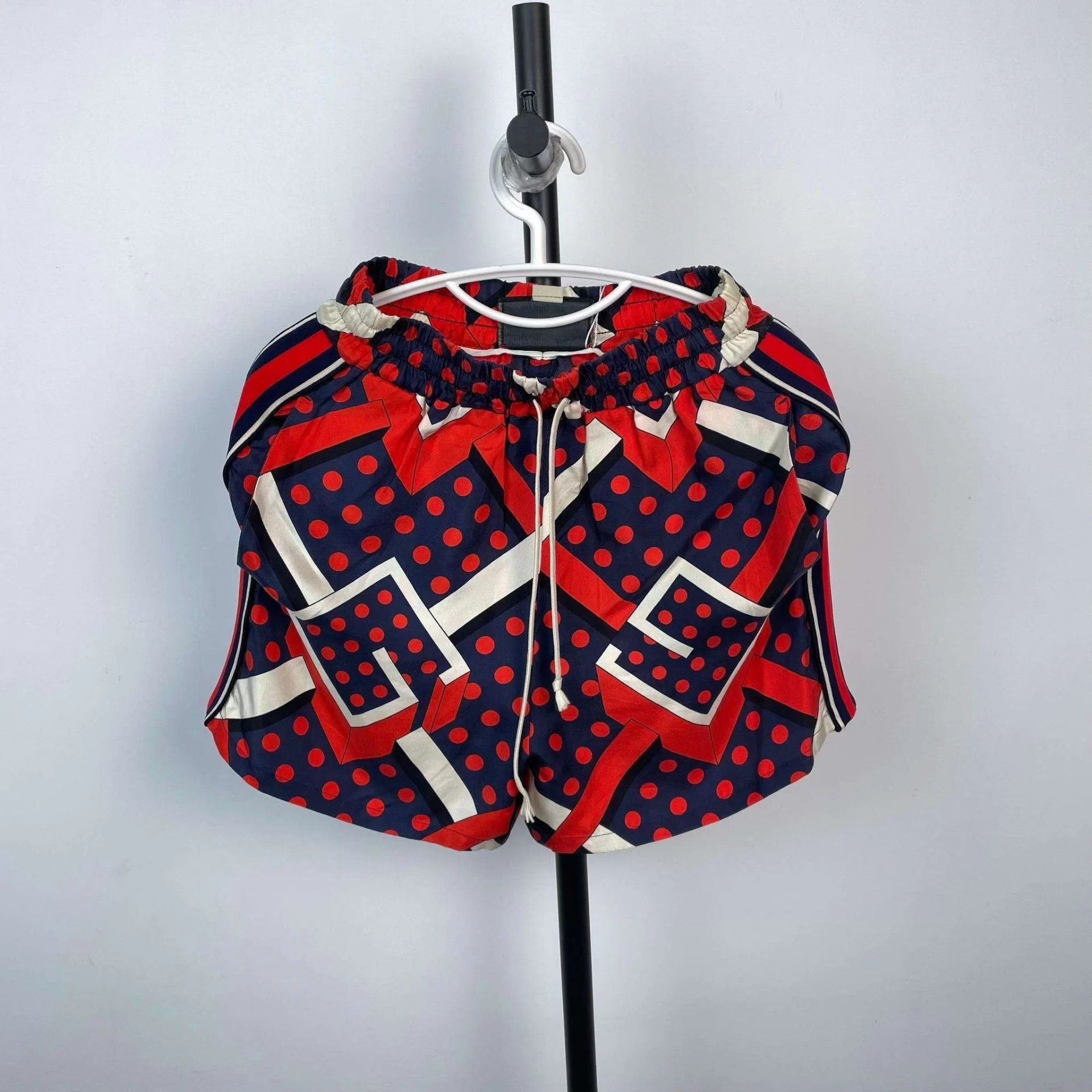 Gucci Gucci red xs shorts Size 24" / US 00 / IT 34 - 1 Thumbnail
