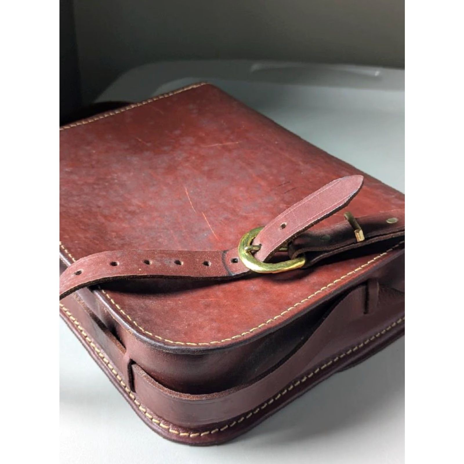 Eddie Bauer VINTAGE Eddie Bauer messenger bag COWHIDE brown leather bag Medium Unisex Adults Brown leather Messenger Bag 11.5" across 10" tall 3.5" wide Mens Size ONE SIZE - 6 Thumbnail