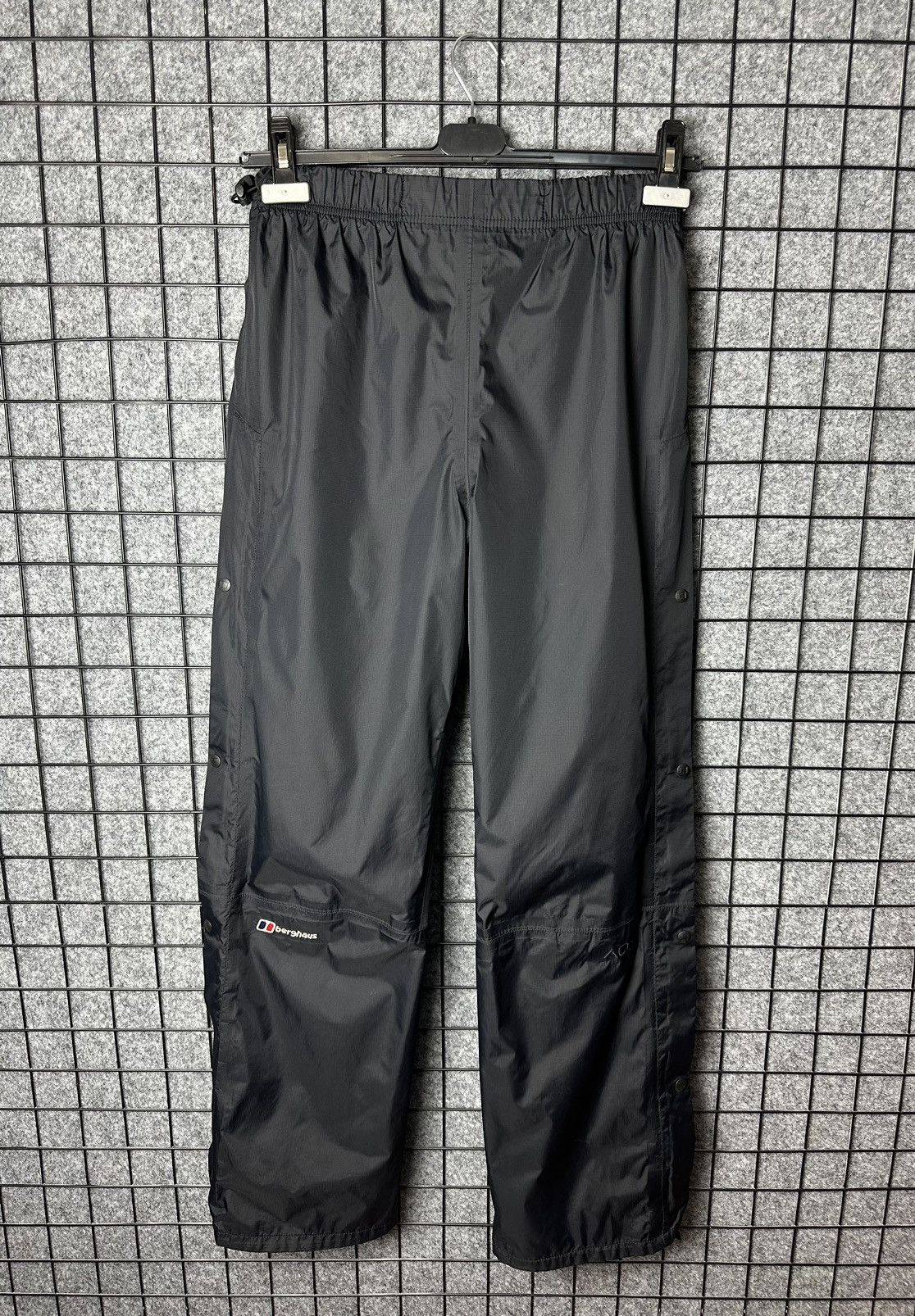 Berghaus Berghaus Outdoor Techwear Snap Button Nylon Pants Size 12 Size 26" / US 2 / IT 38 - 1 Thumbnail