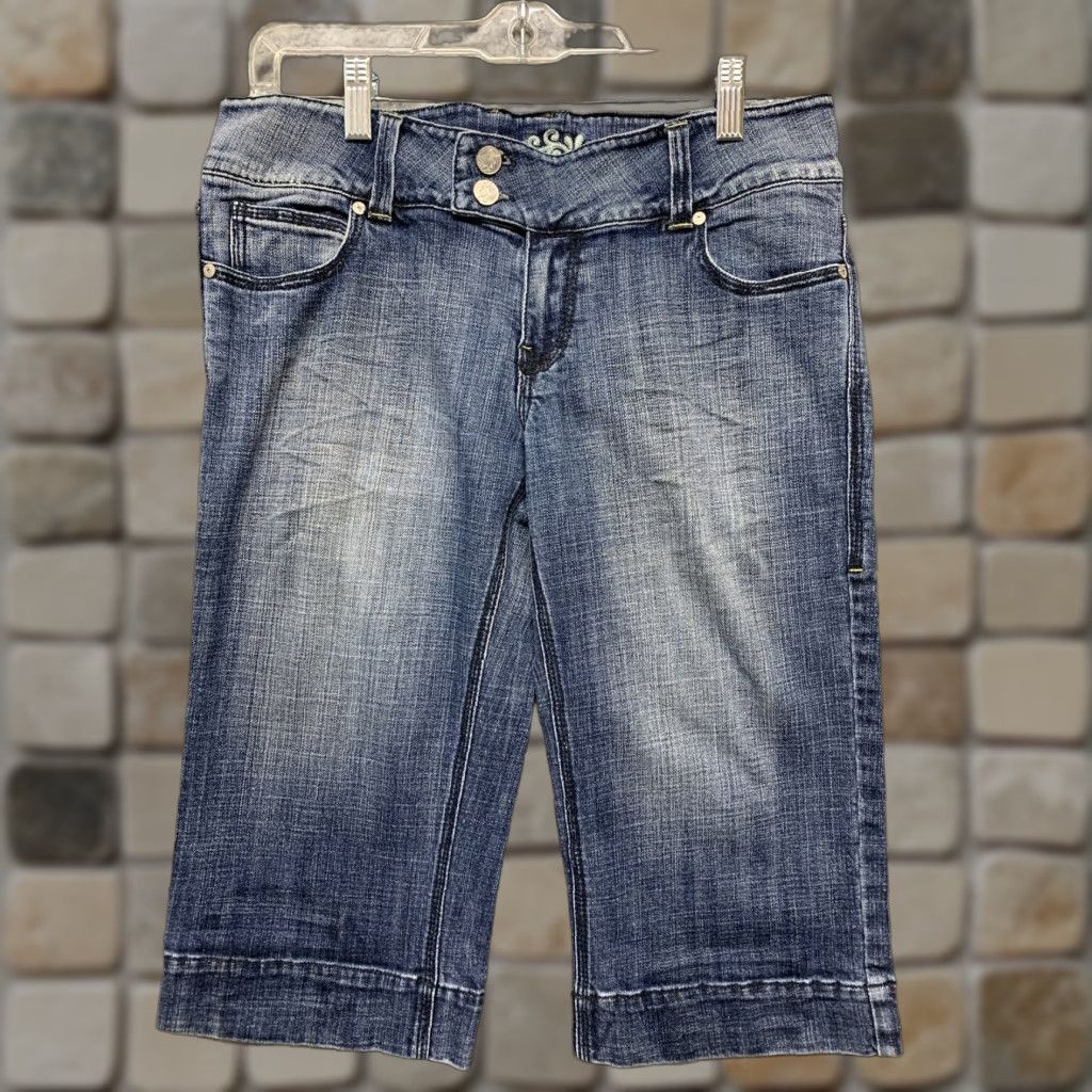 Denime Refuge Premium Womens Capri Jeans Denim Medium Wash Size 9 Stretch Blue 5-Pocket Regular Womens Size 30" / US 8 / IT 44 - 1 Thumbnail