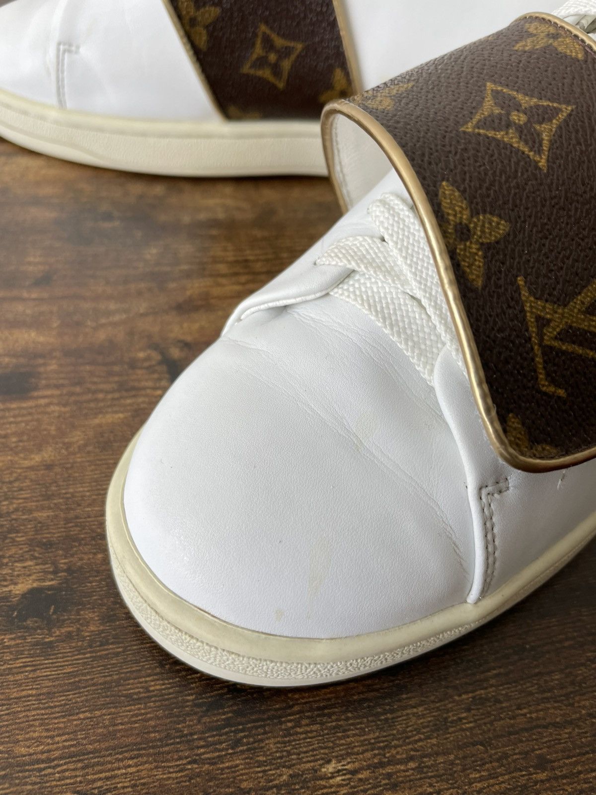 Louis Vuitton Louis Vuitton White Monogram Frontrow Sneakers Size US 8 / IT 38 - 5 Thumbnail