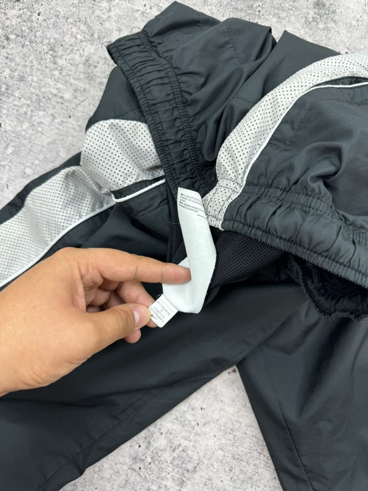 Nike Vintage Nike Swoosh Logo Nylon Drill Track Pants Joggers S Size US 30 / EU 46 - 18 Thumbnail