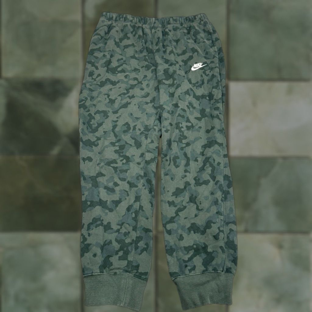 Nike Nike Sportswear Club Fleece Camo Jogger Pants Adult Large Green Men Regular Size 30" Inseam Cotton Fleece Sweatpants Camouflage 90s Sports Theme Size US 33 - 1 Thumbnail
