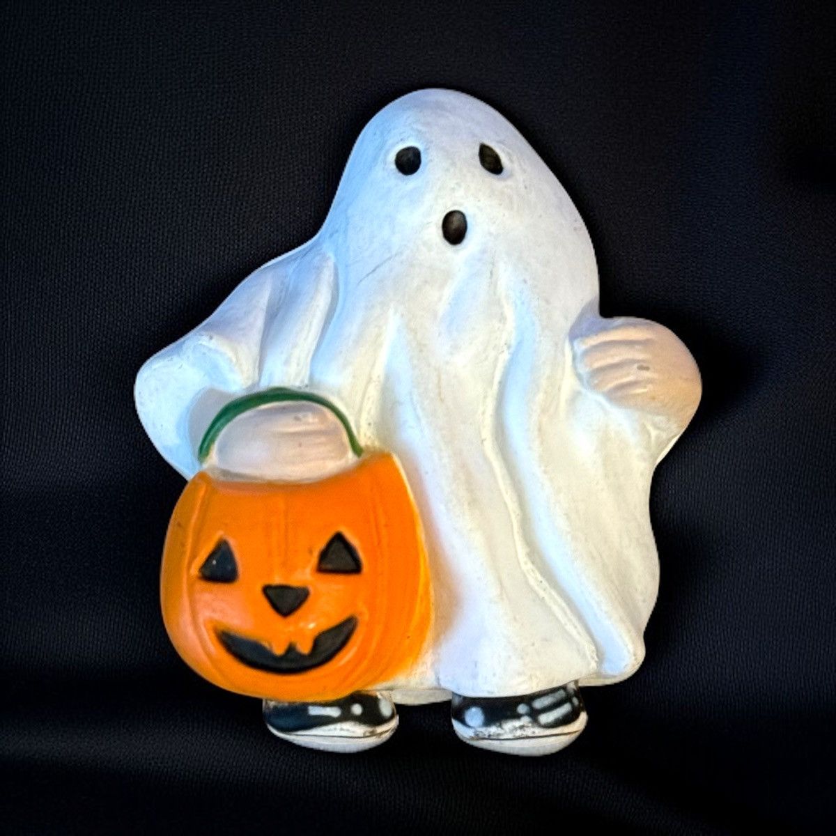 Vintage Vintage Halloween trick or treater ghost brooch Size ONE SIZE - 1 Thumbnail