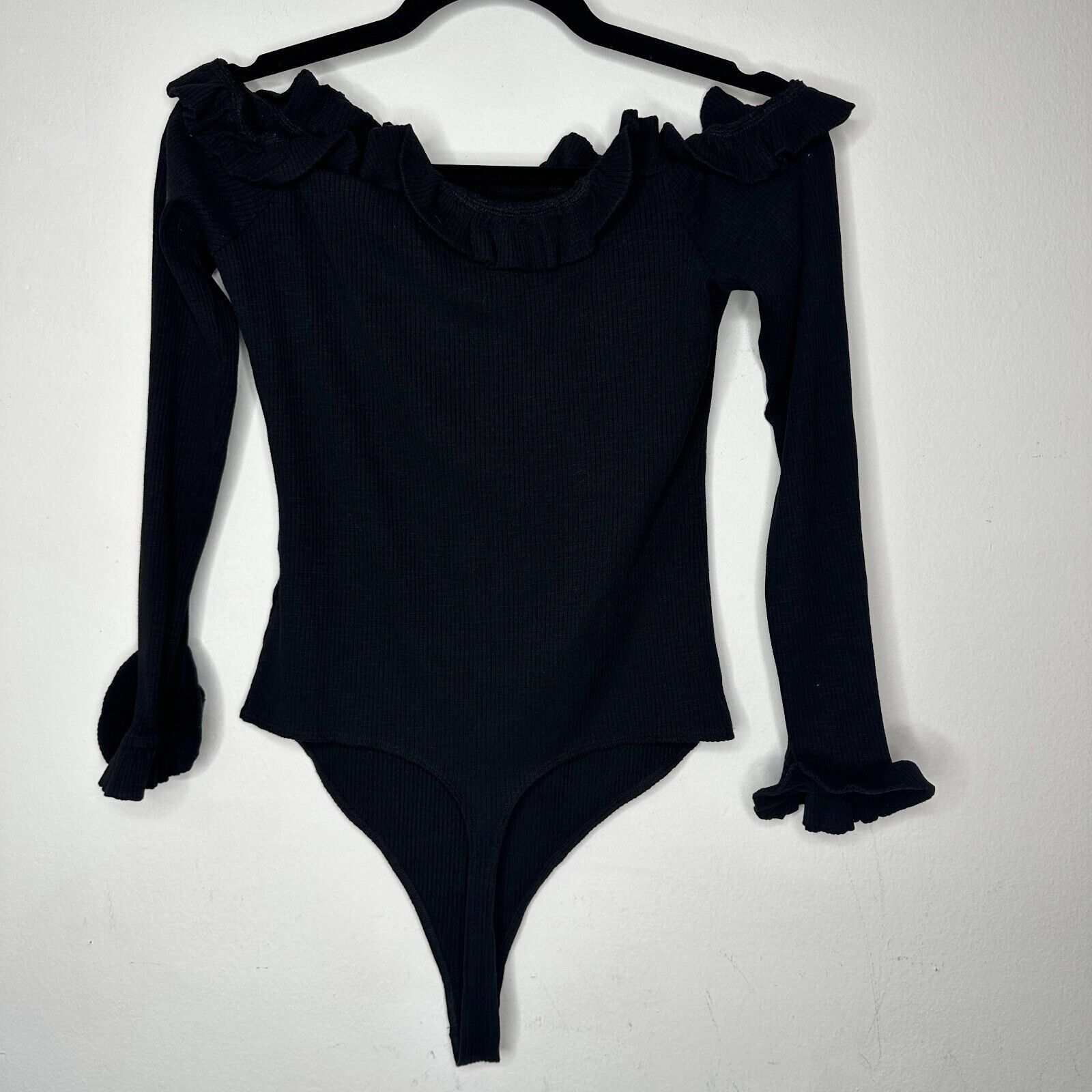REVOLVE Lovers + Friends Hudson Black Ruffle Off Shoulder Bodysuit L Size L / US 10 / IT 46 - 4 Thumbnail