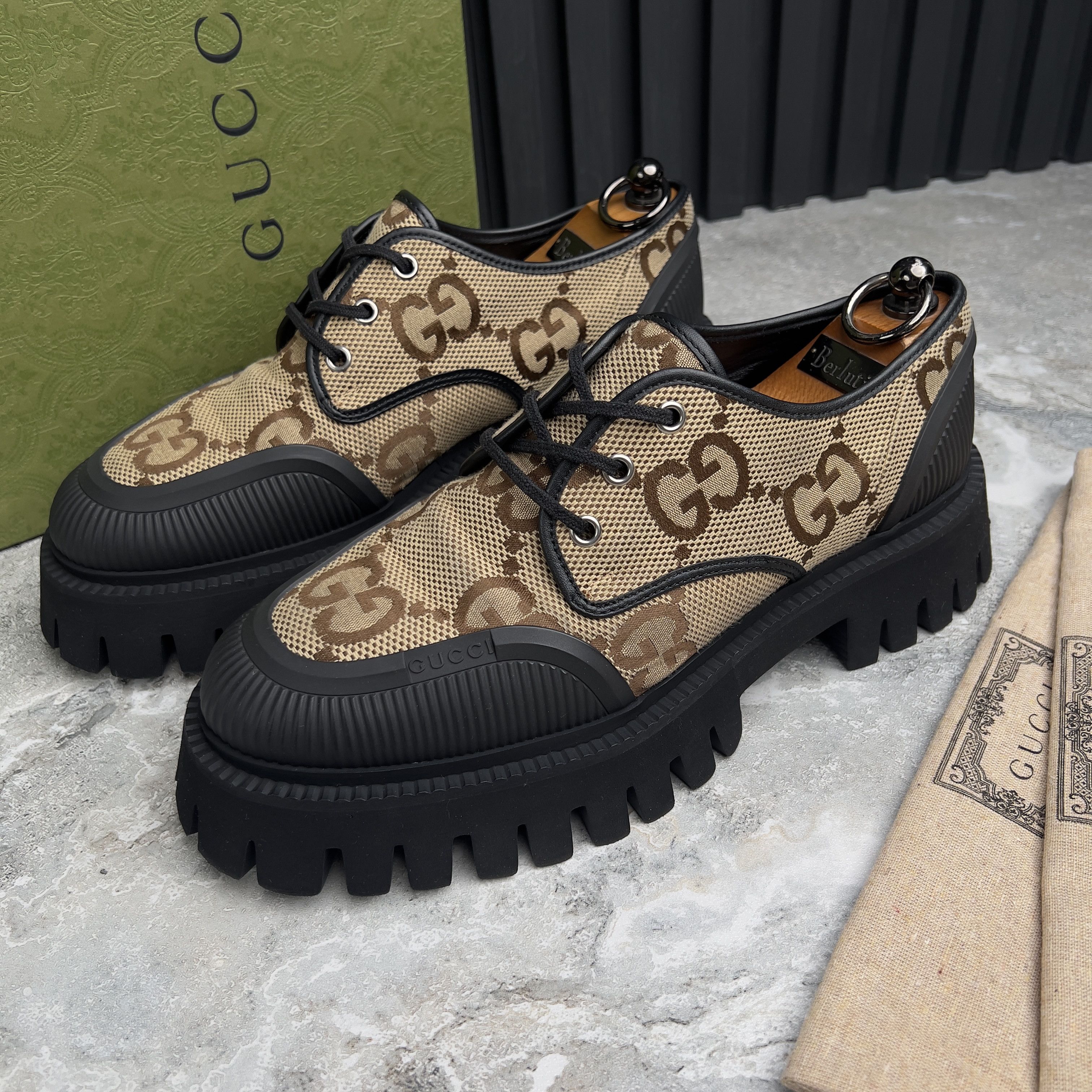 gucci lace up dress shoes Gucci Black Leather Lace-up Perforated Cap Toe Dress Shoes Size UK 7| US 8
