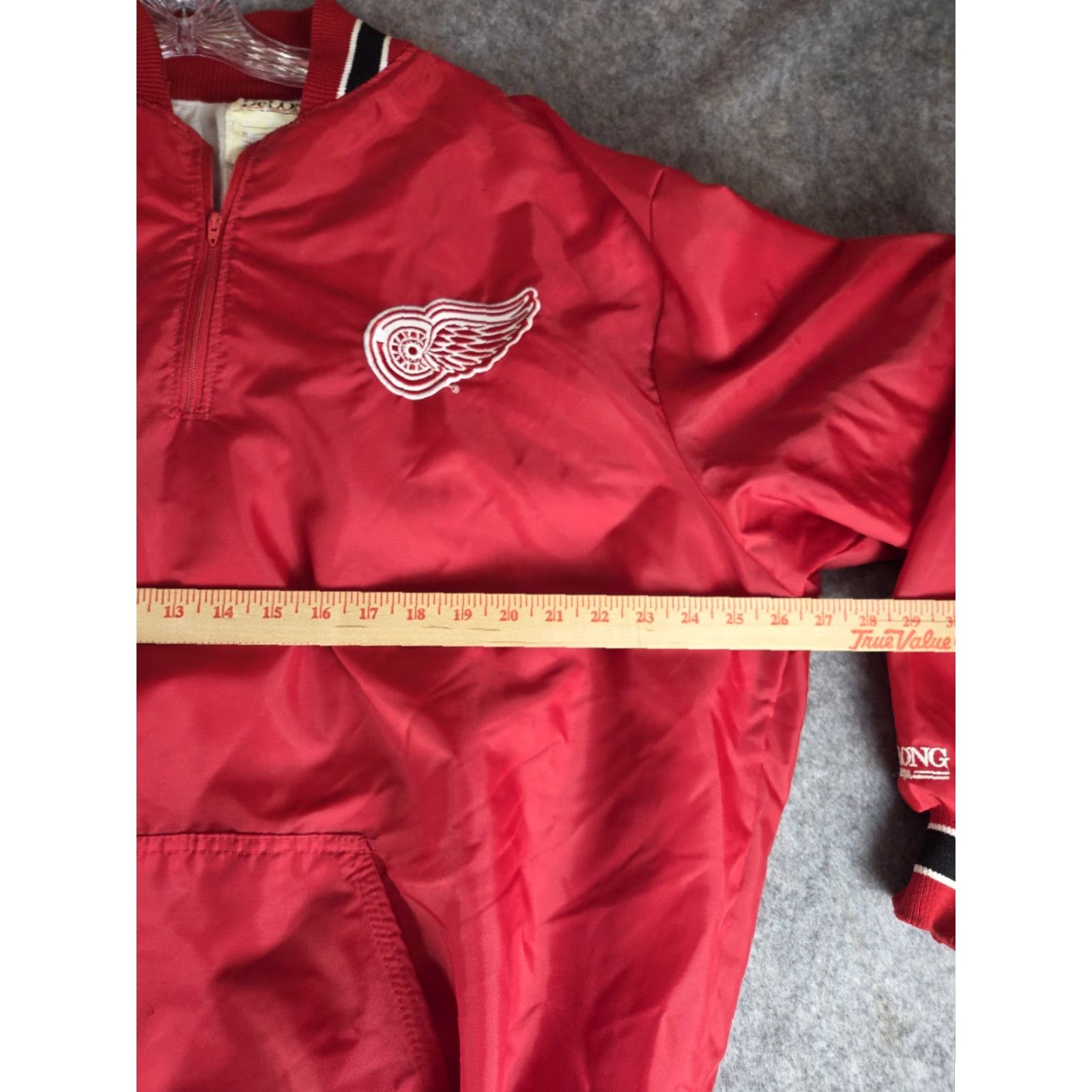 NHL VINTAGE DeLong Detroit Red Wings Windbreaker Jacket XL USA NHL Half Zip Pullover Nylon Red 90s Men Zip Regular Signature Theme: 90s (no extra text) Size US XL / EU 56 / 4 - 8 Thumbnail