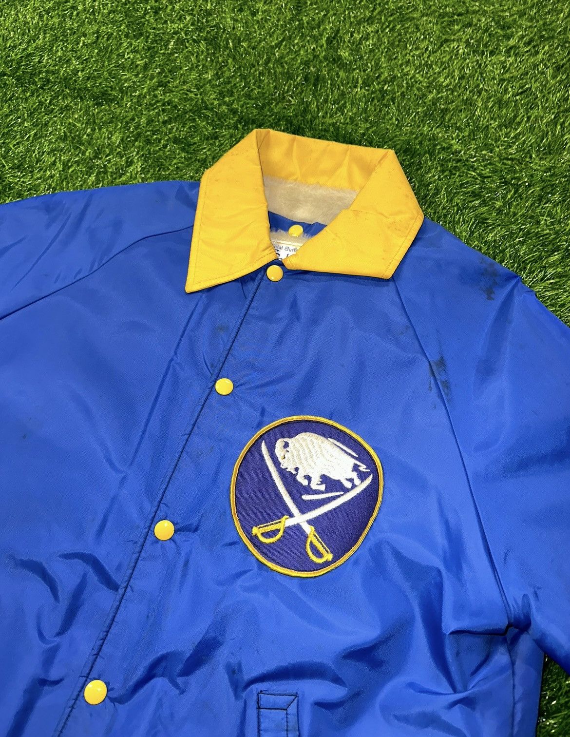 NHL × Vintage Vintage Nhl Buffalo Sabres Sabrejak Jacket Size Small Size US S / EU 44-46 / 1 - 2 Thumbnail