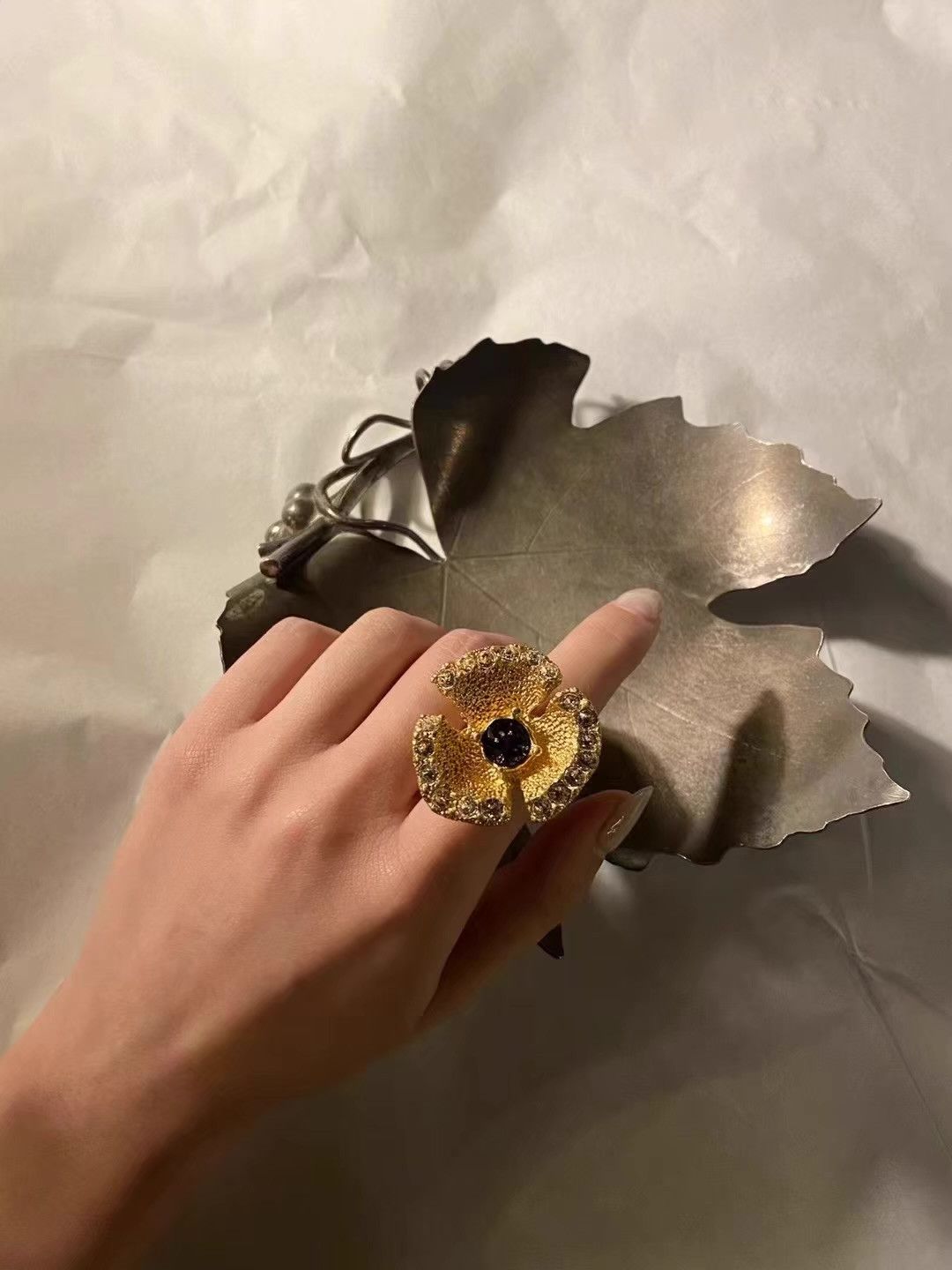 Alexander McQueen Alexander McQueen 15SS gold coral crystal‑embedded ring Ｑ245 Size ONE SIZE - 3 Thumbnail