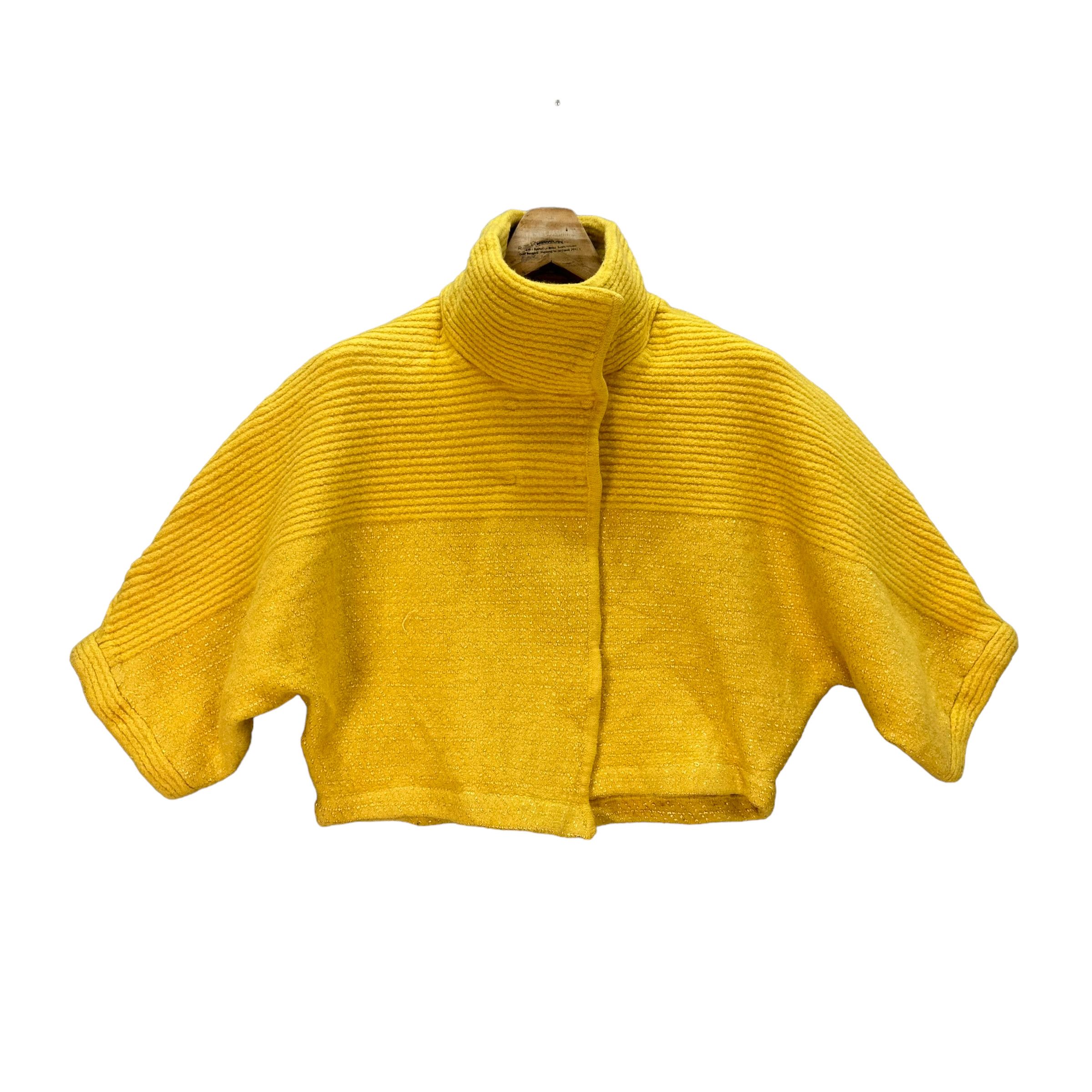 Emporio Armani EMPORIO ARMANI VERY NICE DESIGN CROP JACKET #8303-002 Size M / US 6-8 / IT 42-44 - 1 Thumbnail