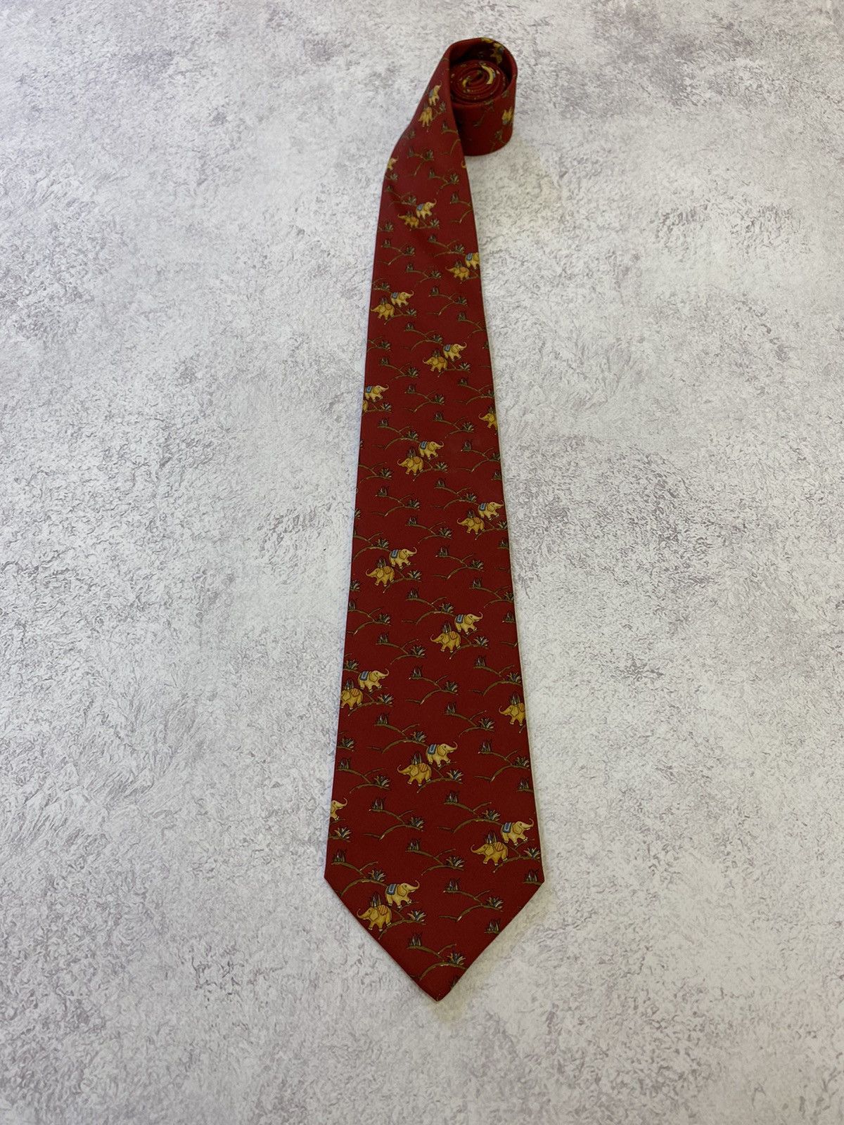 Salvatore Ferragamo Vintage Salvatore Ferragamo Elephants Red Silk Tie Size ONE SIZE - 1 Thumbnail
