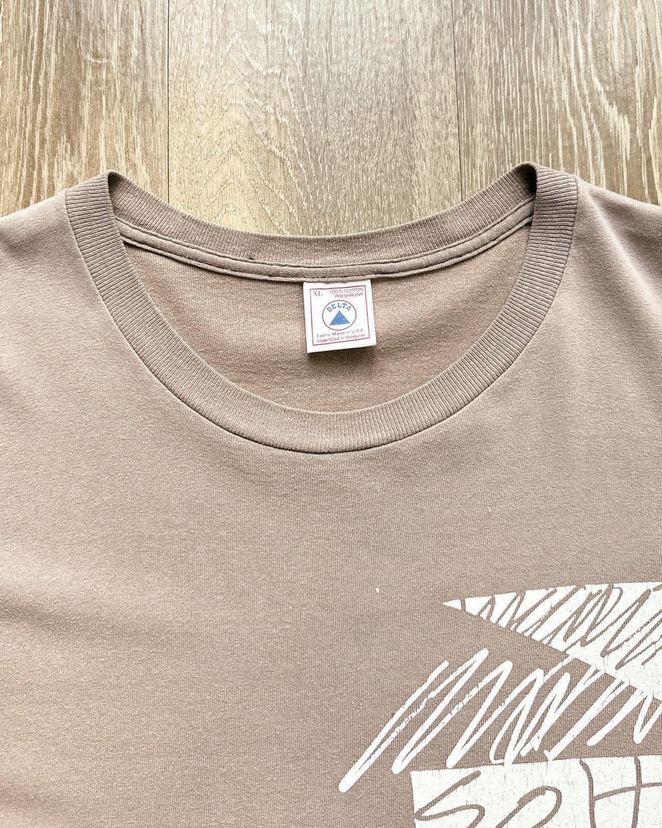 Vintage Vintage 90s SoHo New York Graffiti Graphic T Shirt Sun Faded Size US XL / EU 56 / 4 - 6 Thumbnail