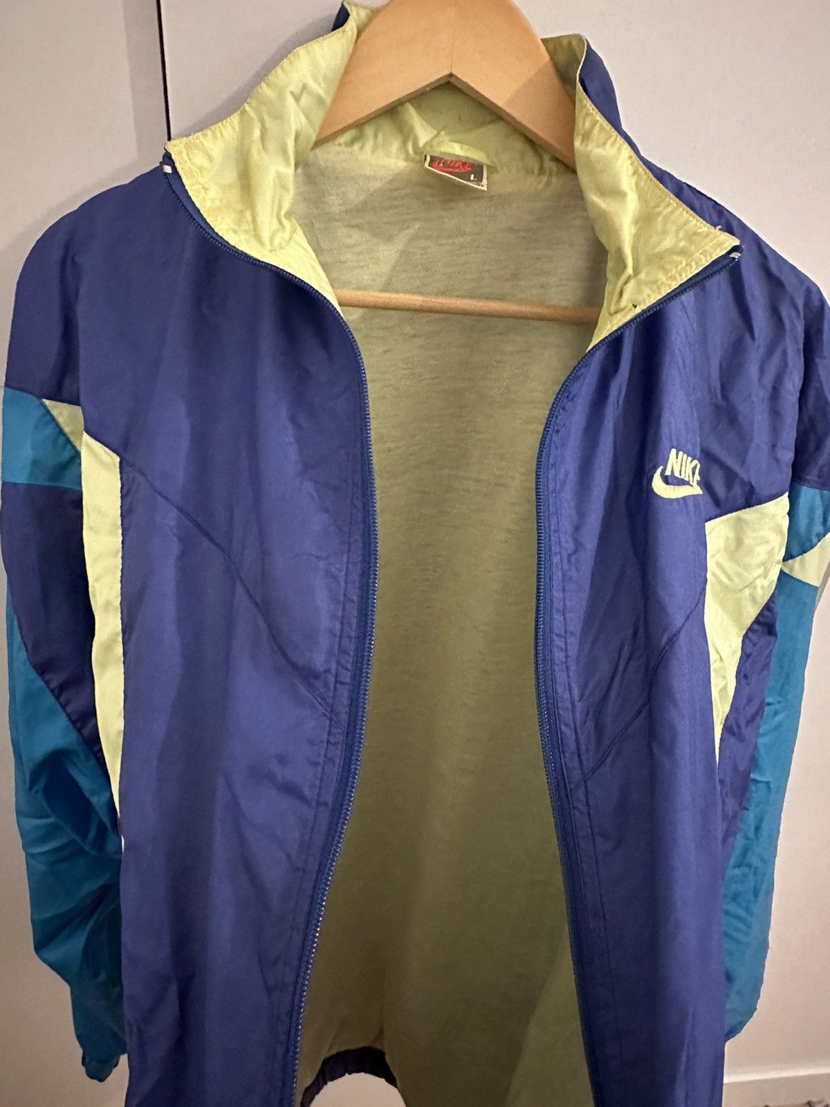 Nike Nike Air Jacke Windbreaker Size L Retro Vintage Track Size US L / EU 52-54 / 3 - 7 Thumbnail