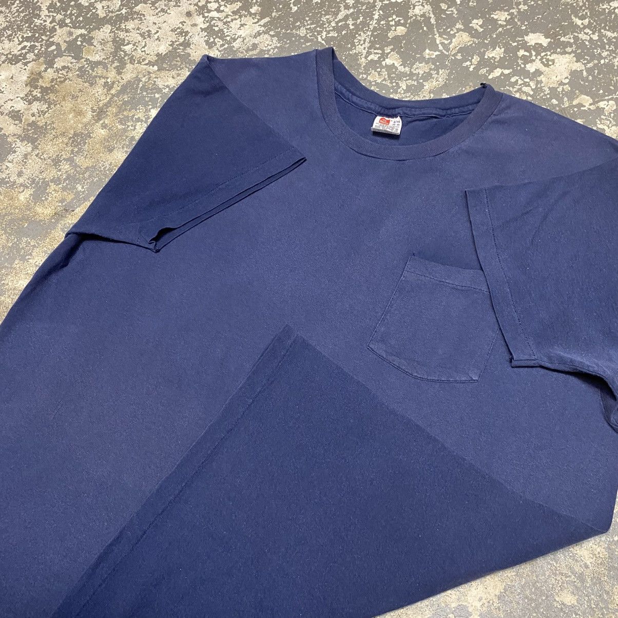 Vintage Vintage Hanes Navy Blank 90s Single Stitch Pocket Tshirt Size US XL / EU 56 / 4 - 4 Thumbnail
