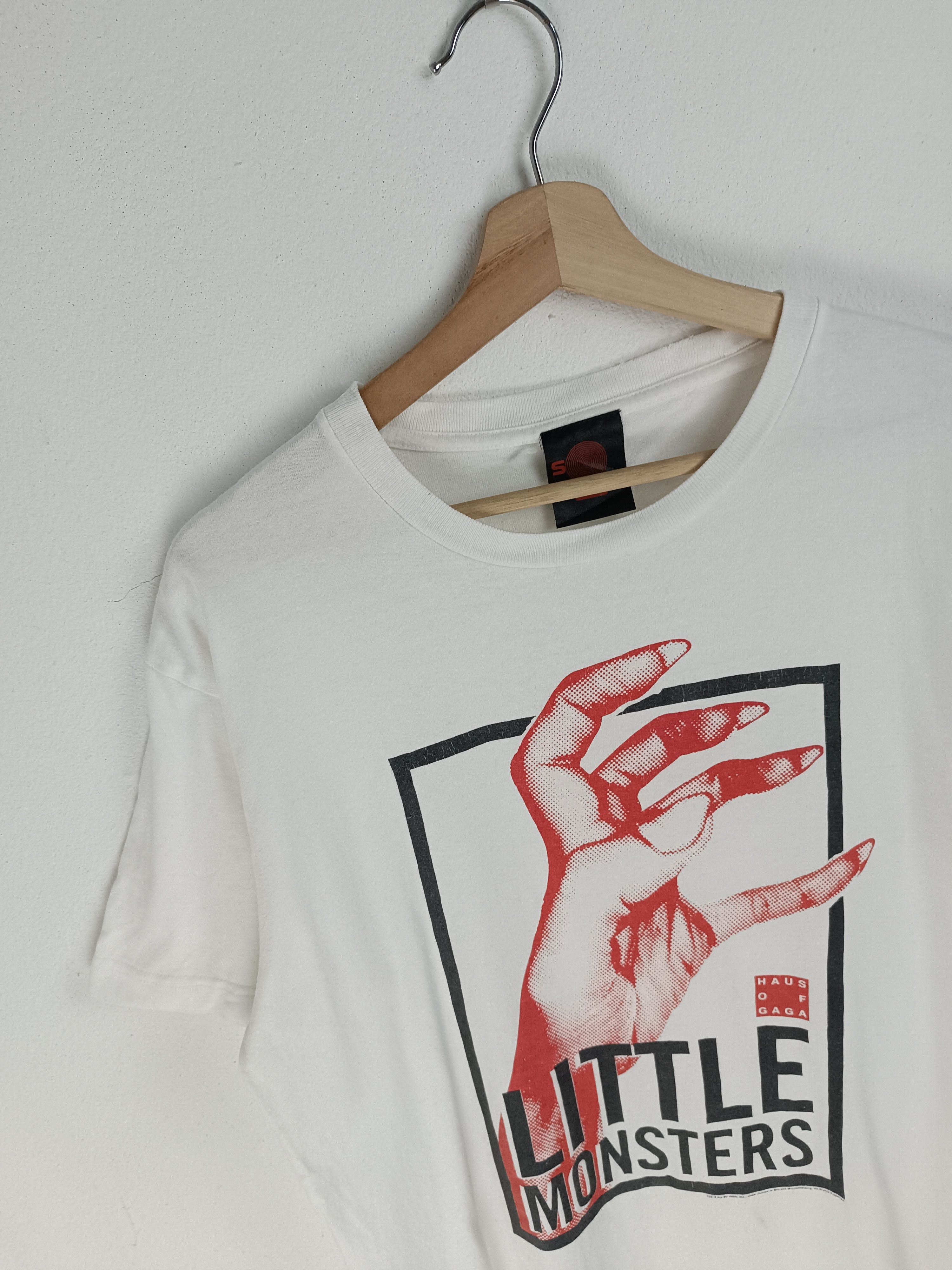 Vintage VINTAGE 2010 LADY GAGA LITTLE MONSTERS VERY RARE TEE Size US L / EU 52-54 / 3 - 5 Thumbnail
