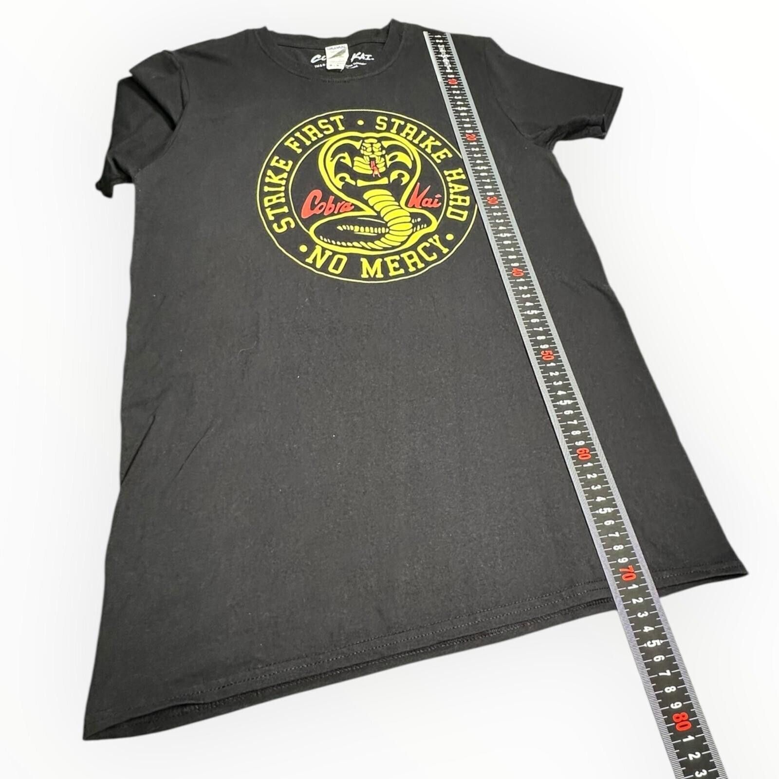 Gildan Cobra Kai T-Shirt Men's UK Size M Black Graphic Print Size US M / EU 48-50 / 2 - 8 Thumbnail