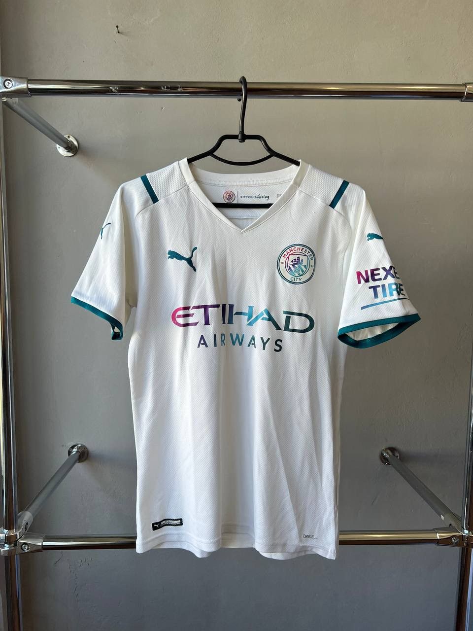 Puma 2021/22 MANCHESTER CITY THIRD SOCCER JERSEY FOOTBALL SHIRT S Size US S / EU 44-46 / 1 - 4 Thumbnail