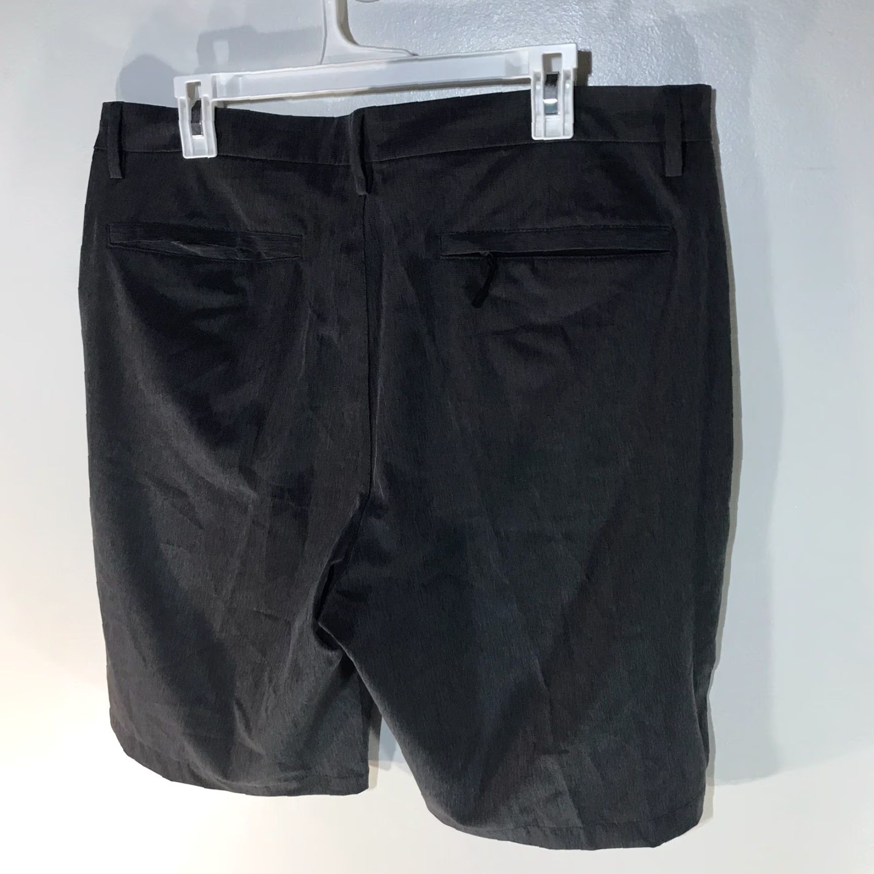 Old Navy Old Navy Active Stretchtech Gray Shorts Mens Size 36 Size US 36 / EU 52 - 3 Thumbnail