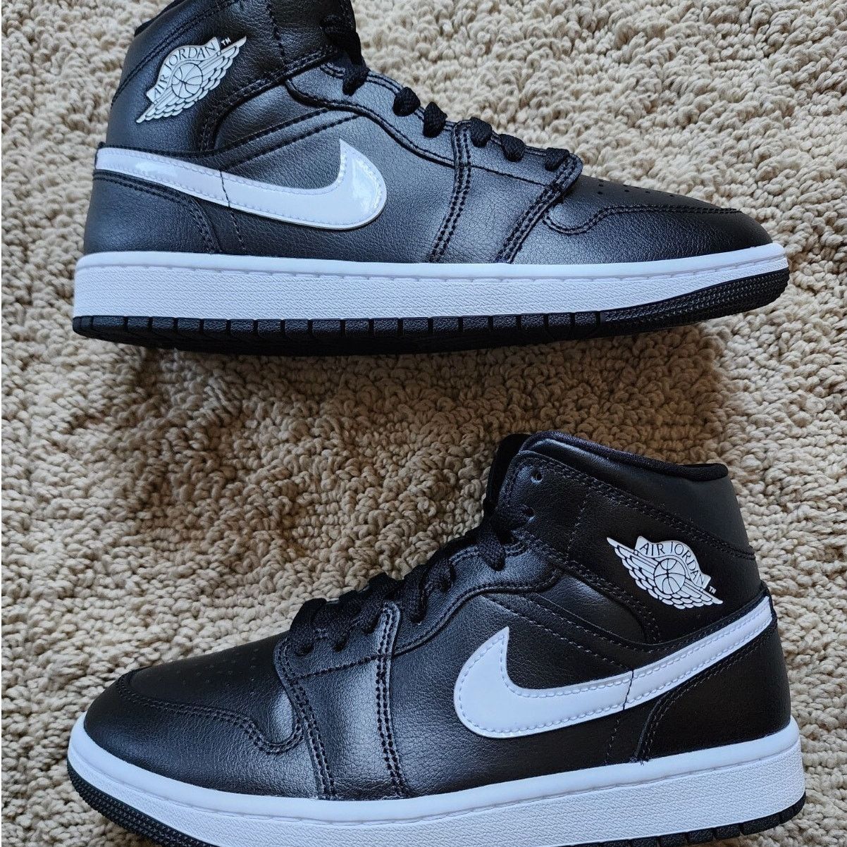 Jordan Brand Wmns Air Jordan 1 Mid Black White Brand New Sz 8 Size US 8 / IT 38 - 2 Thumbnail