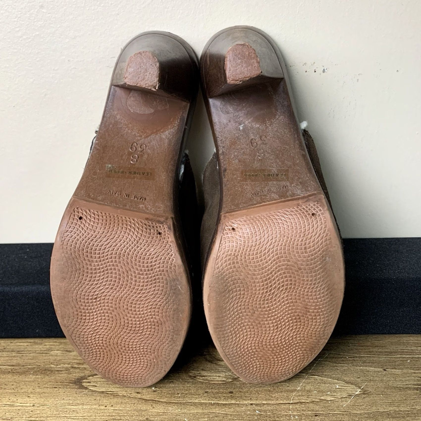 Vintage Brown Leather Mules Clogs Women Size 8 Heel Faux Fur Italy Made Size US 8 / IT 38 - 6 Thumbnail
