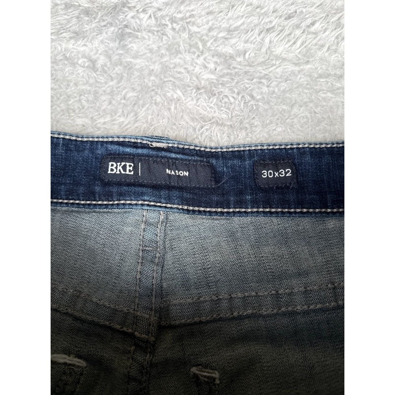 Vintage BKE Jeans Men 30x32 Blue Denim Skinny Mason Cotton Blend Embroidered Mid Rise Jeans Mens 30 Inseam 32in 5-Pocket Logo Harness Buckle Brand Vintage N/A Size US 30 / EU 46 - 6 Thumbnail