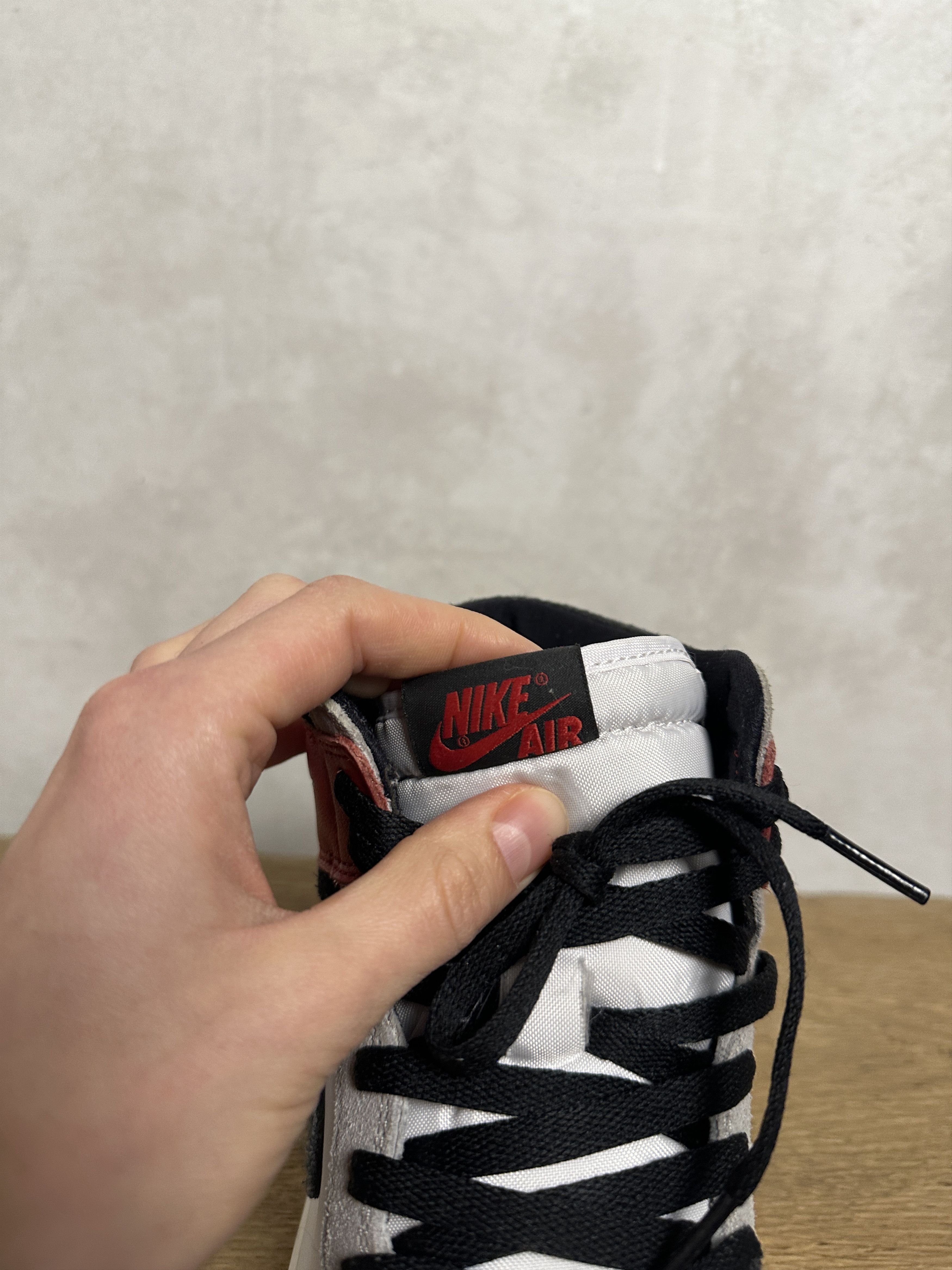 Jordan Brand Air Jordan 1 Retro High OG Particle Grey Size US 10.5 / EU 43-44 - 9 Thumbnail