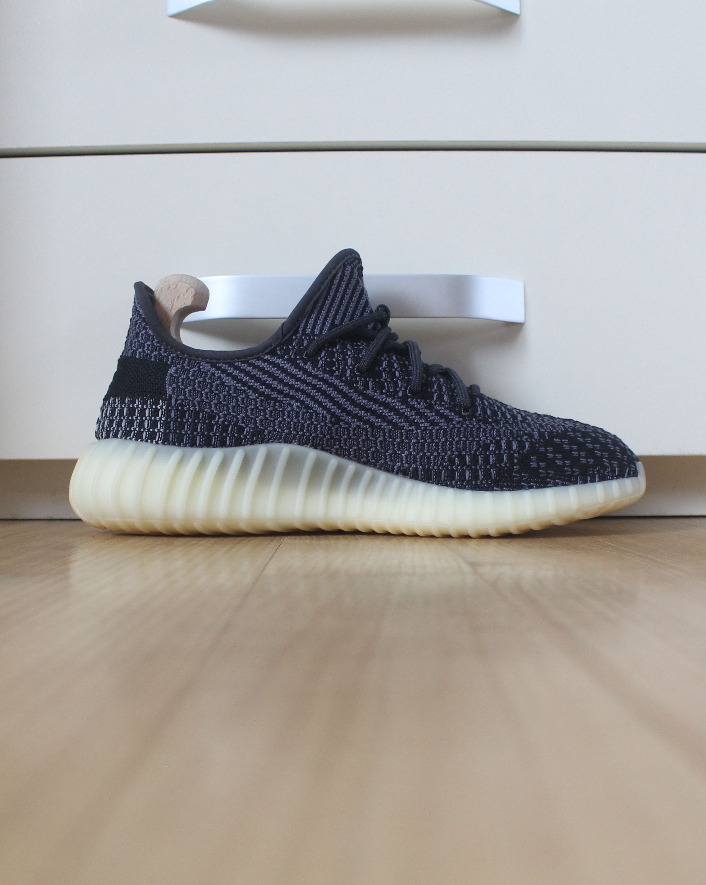 Adidas Yeezy Boost 350 V2 Carbon FZ5000 Size US 9 / EU 42 - 7 Thumbnail