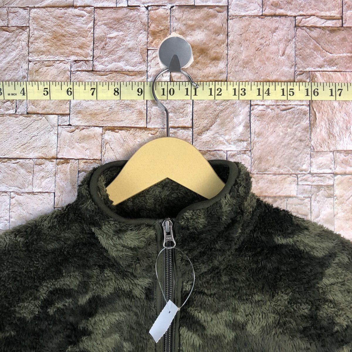Uniqlo Uniqlo japan Green Camo fleece Sweater #A523 Size US S / EU 44-46 / 1 - 4 Thumbnail