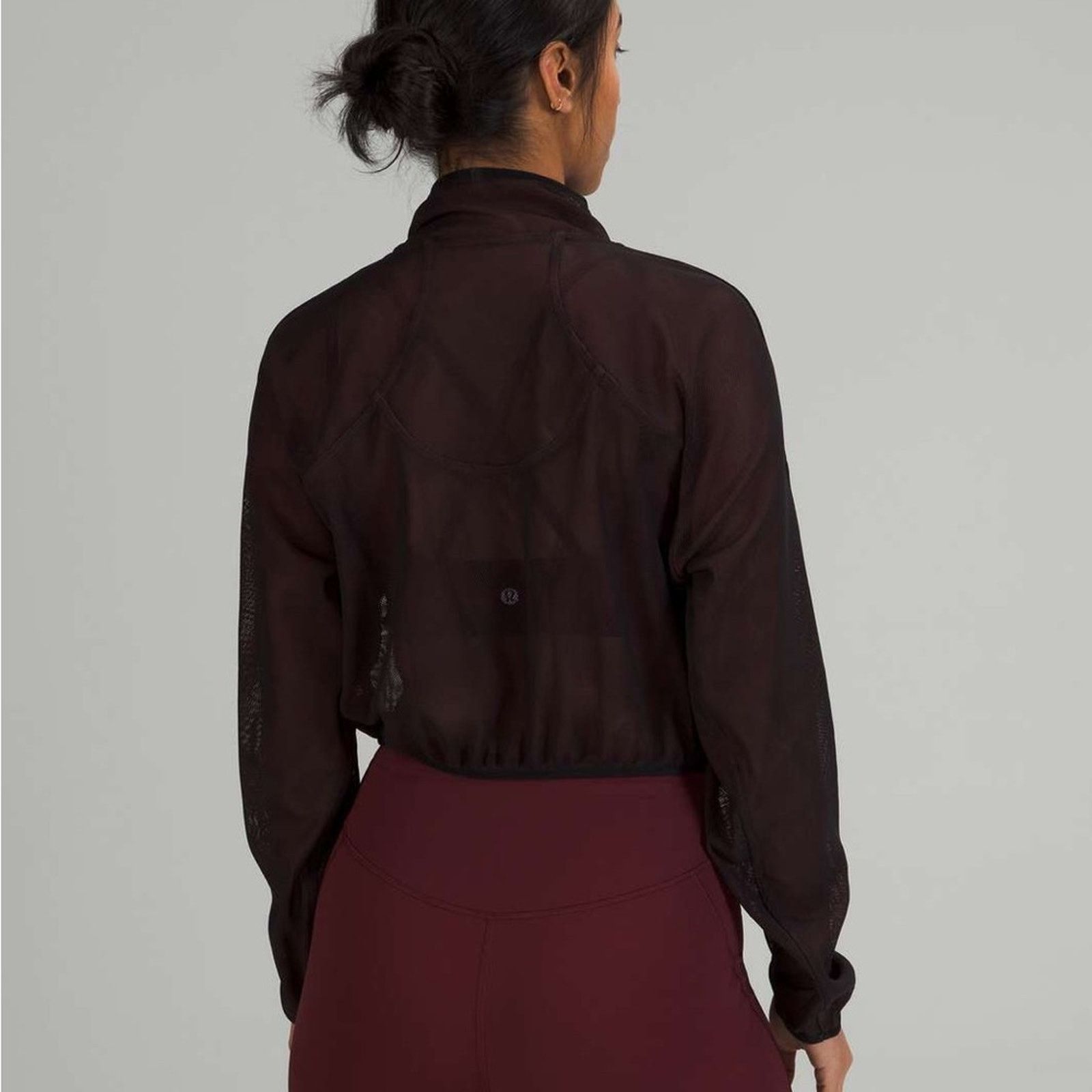 Lululemon NWT Lululemon Reversible Mesh 1/2 Zip Size M / US 6-8 / IT 42-44 - 4 Thumbnail
