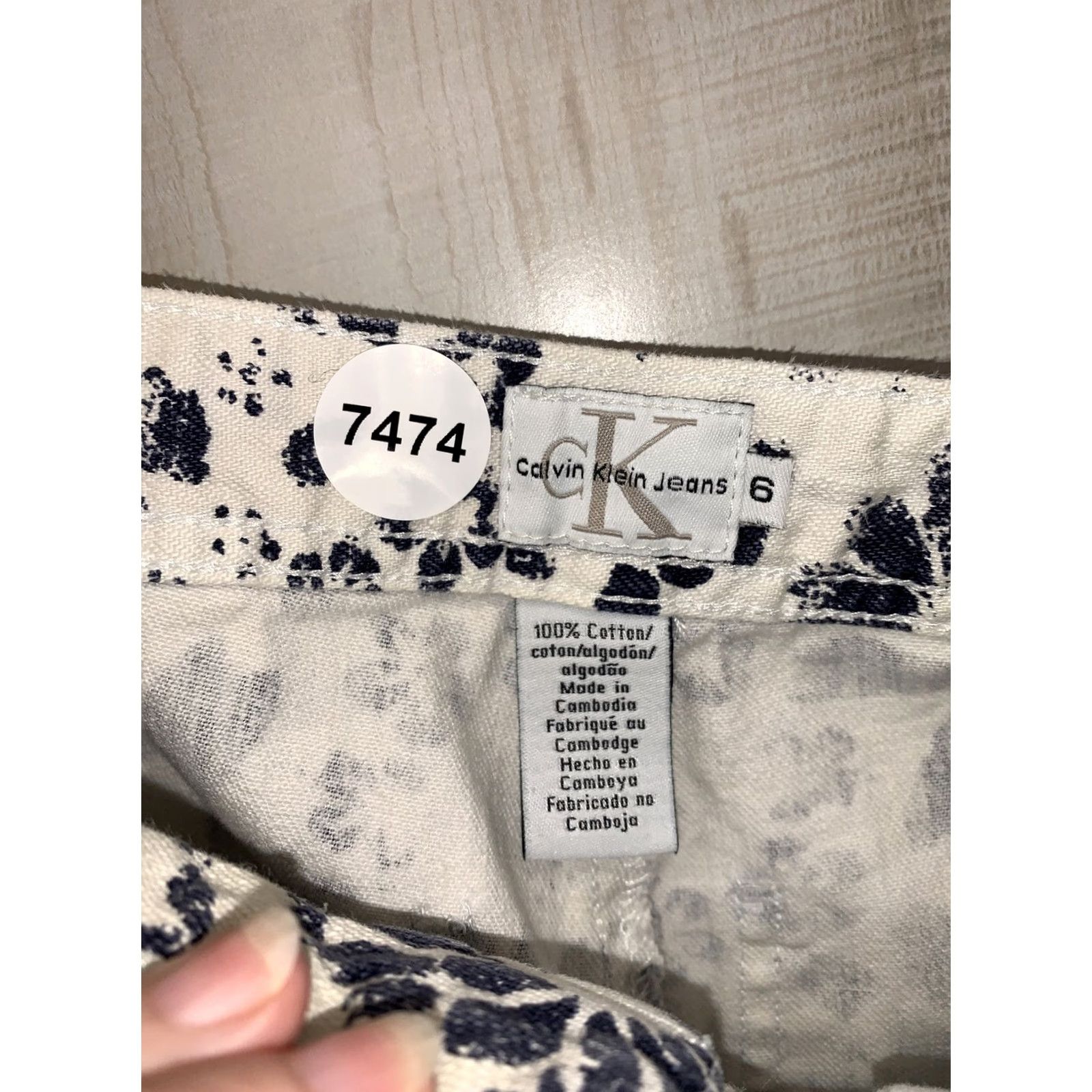 Calvin Klein Calvin Klein Womens Capri Crop Jeans Denim Blue White Floral Print Size 6 Cotton Denim Capris 7474 Ladies Size 28" / US 6 / IT 42 - 5 Thumbnail