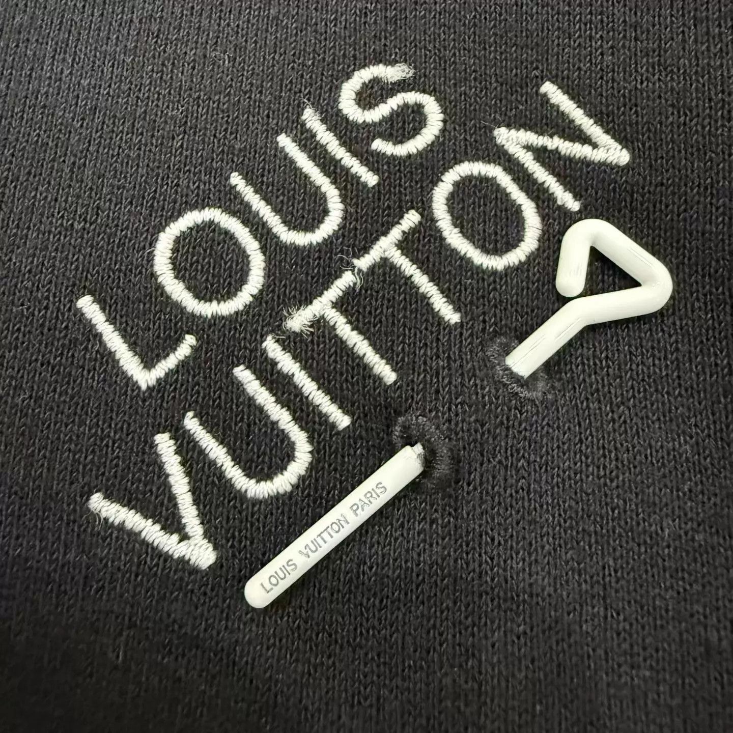Louis Vuitton LV Pin Logo Embroidered Hoodie S Size US S / EU 44-46 / 1 - 4 Thumbnail