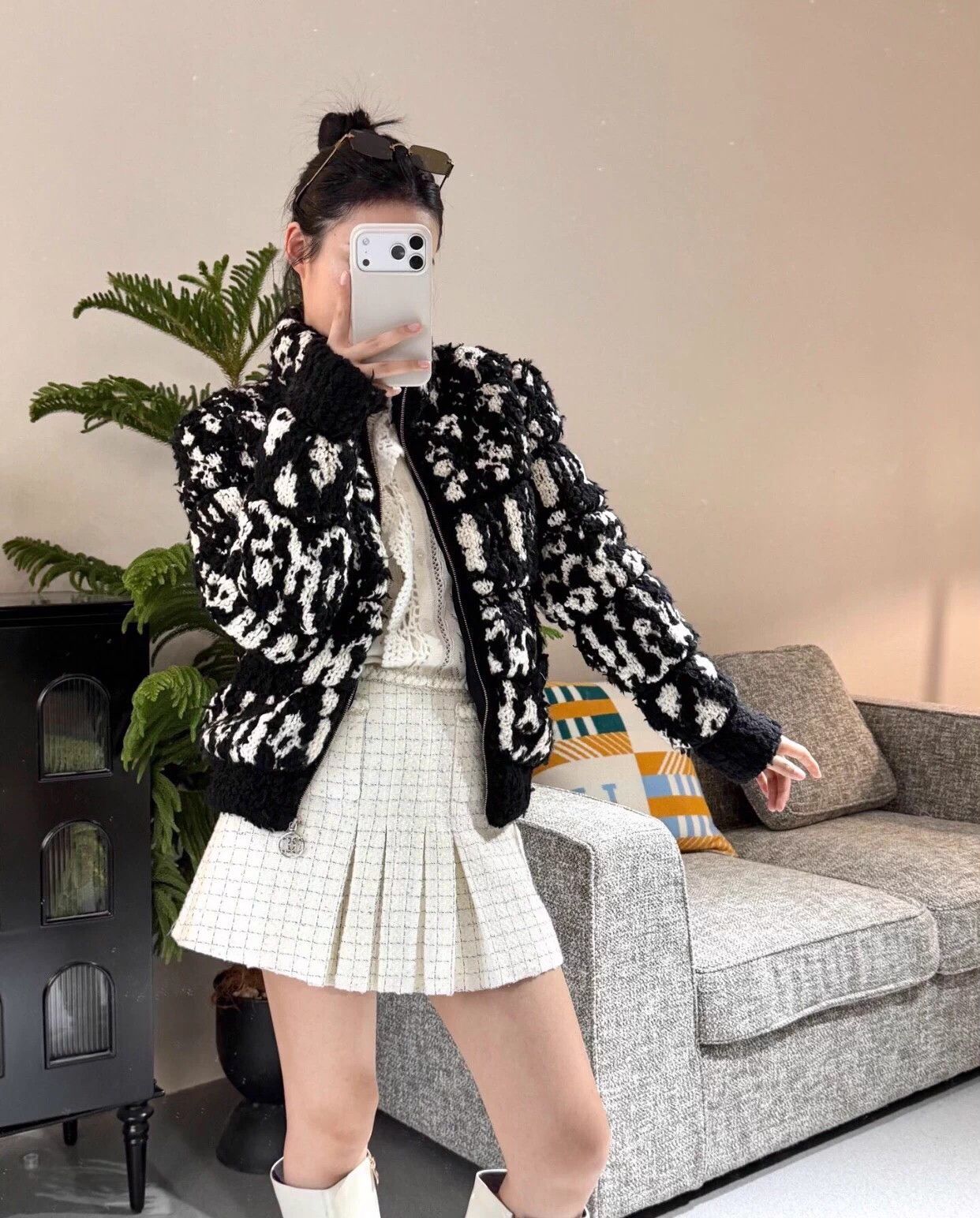 Chanel Chanel women's all over tassel logo down coat Size XS / US 0-2 / IT 36-38 - 2 Thumbnail