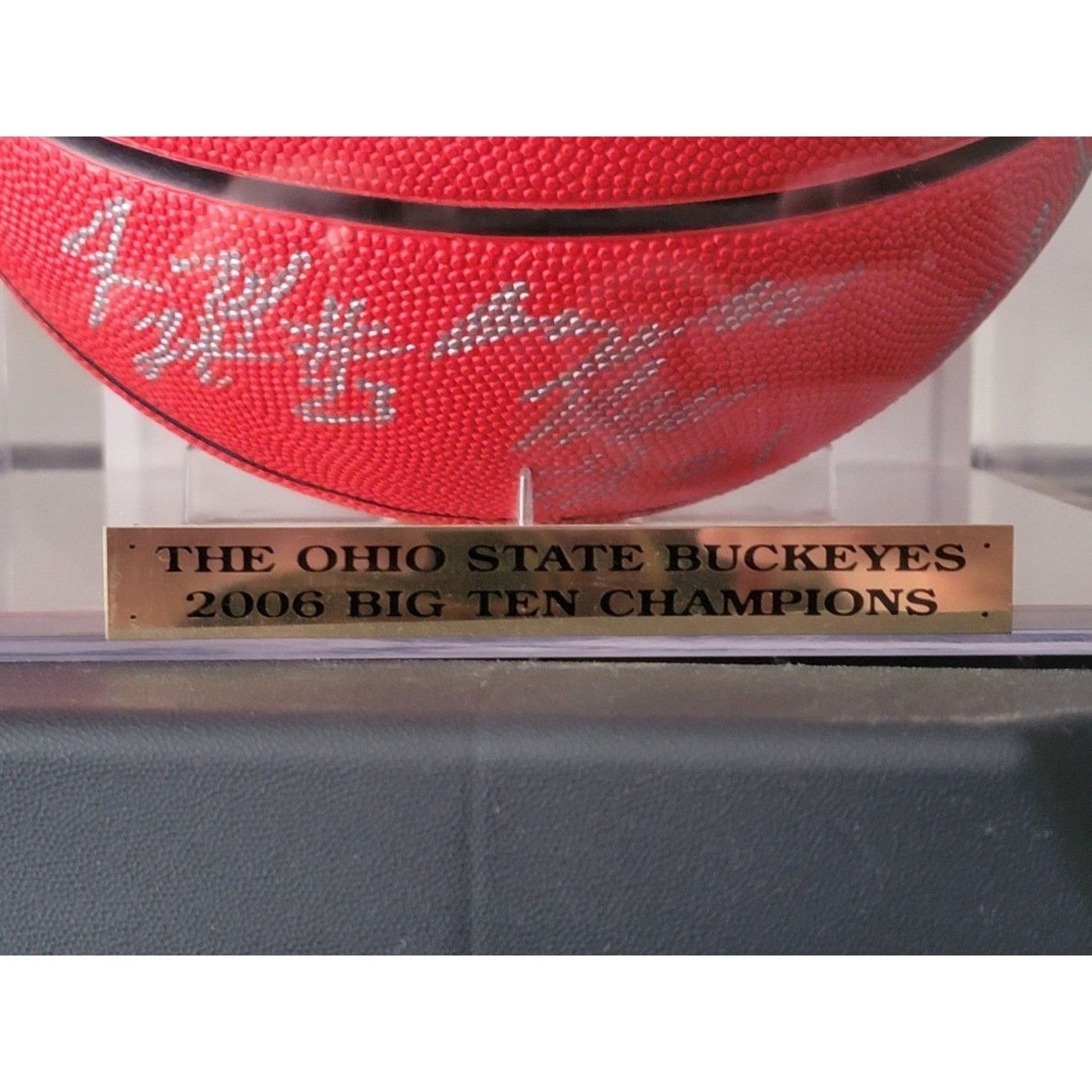 NCAA 2006 Big Ten Champs Ohio State Buckeyes Team Autographed Size ONE SIZE - 2 Thumbnail