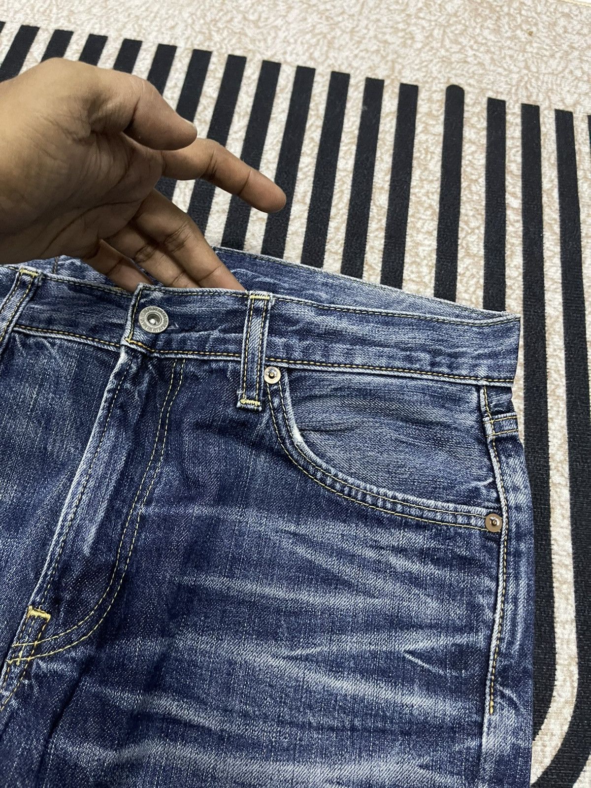 Beauty Beast 2000s UNIQLO MUDWASH DENIM DISTRESSED JEANS Size US 30 / EU 46 - 8 Thumbnail