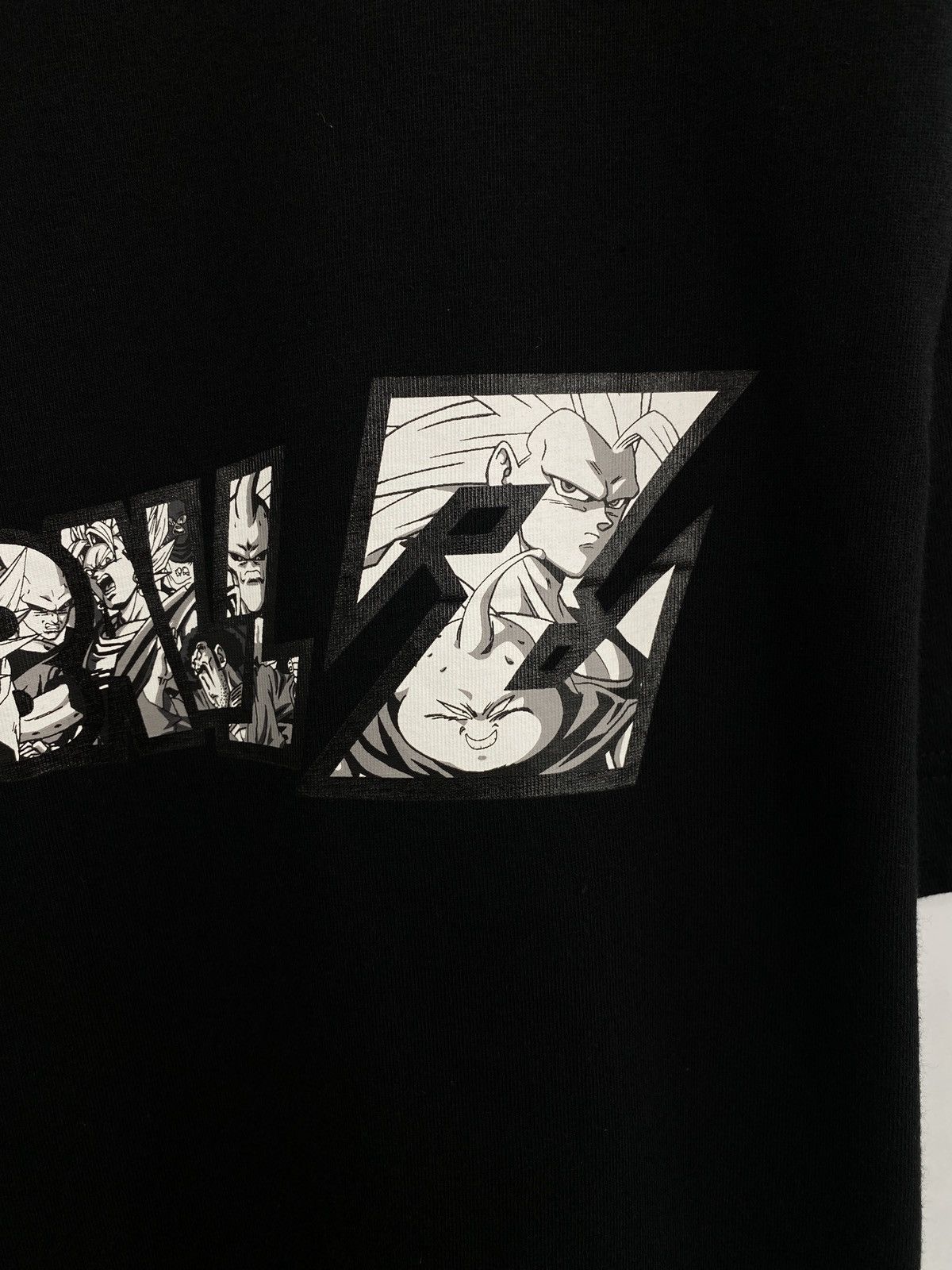 Uniqlo Uniqlo Dragon Ball Goku Y2K cw21 t-shirt hype Size US XL / EU 56 / 4 - 5 Thumbnail