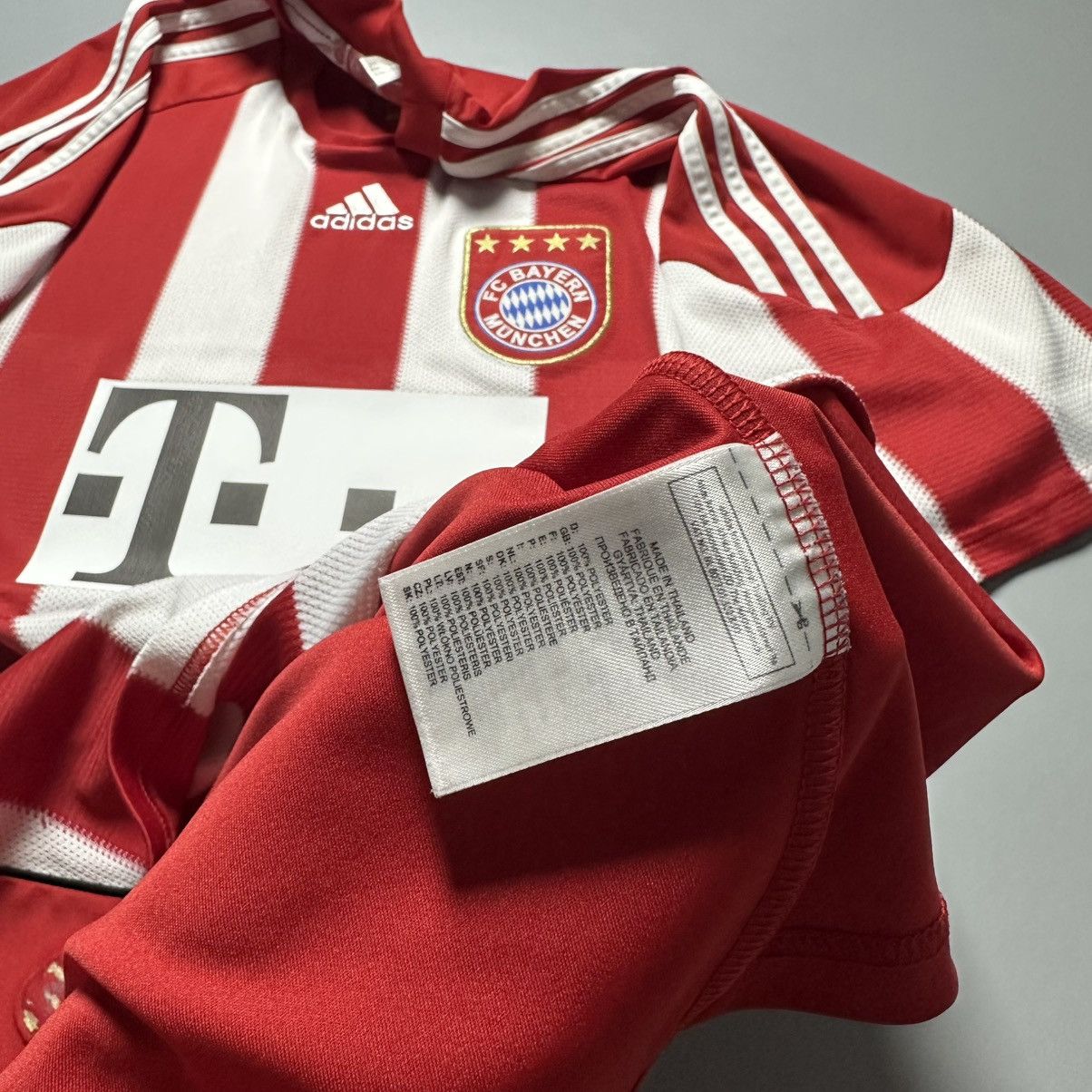 Vintage BAYERN ADIDAS 2010/2011 FOOTBALL HOME JERSEY #10 ROBBEN Size US L / EU 52-54 / 3 - 14 Thumbnail