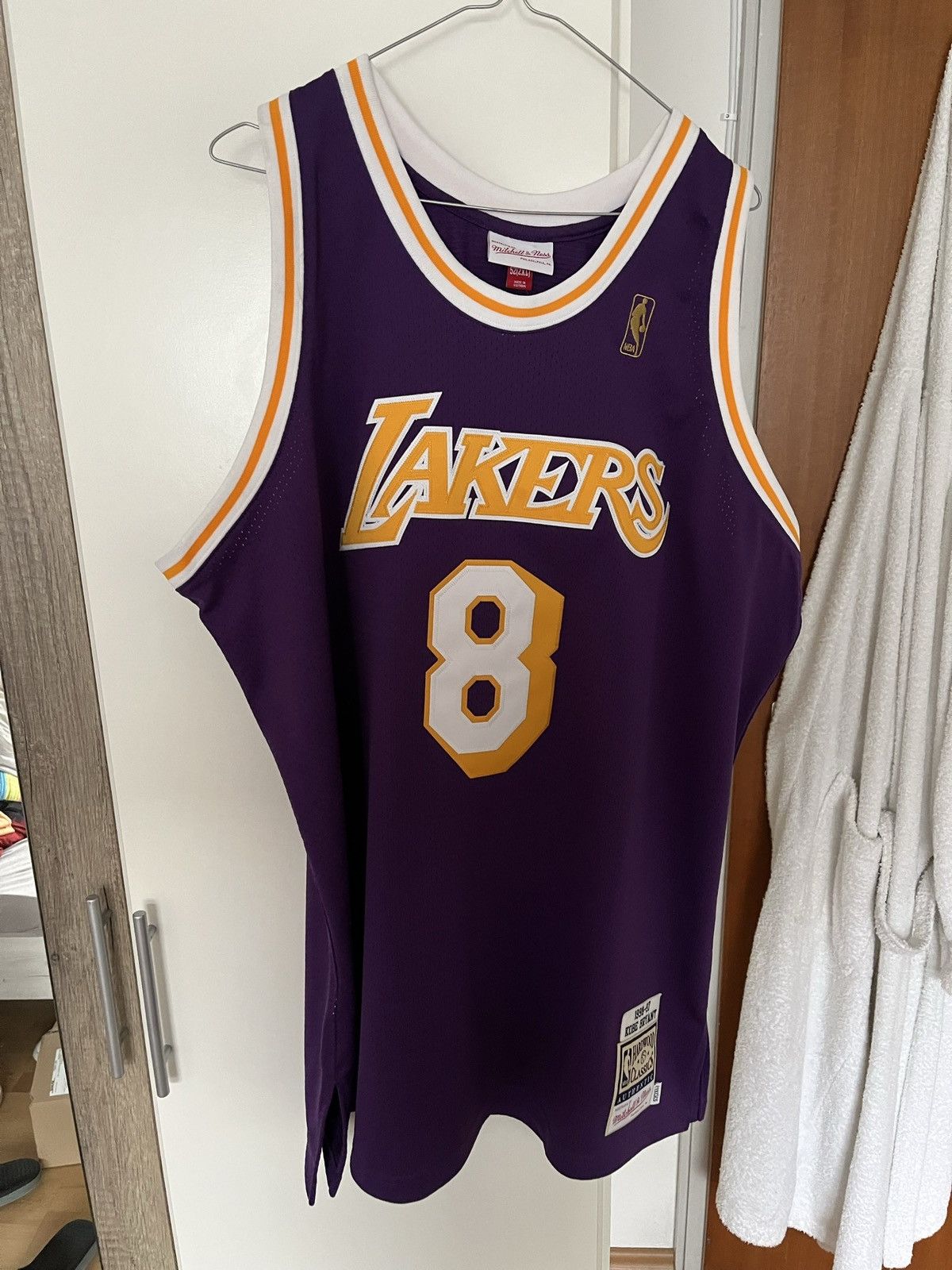 Mitchell & Ness LOS ANGELES LAKERS 1996-97 - KOBE BRYANT #8 Size US XXL / EU 58 / 5 - 1 Thumbnail