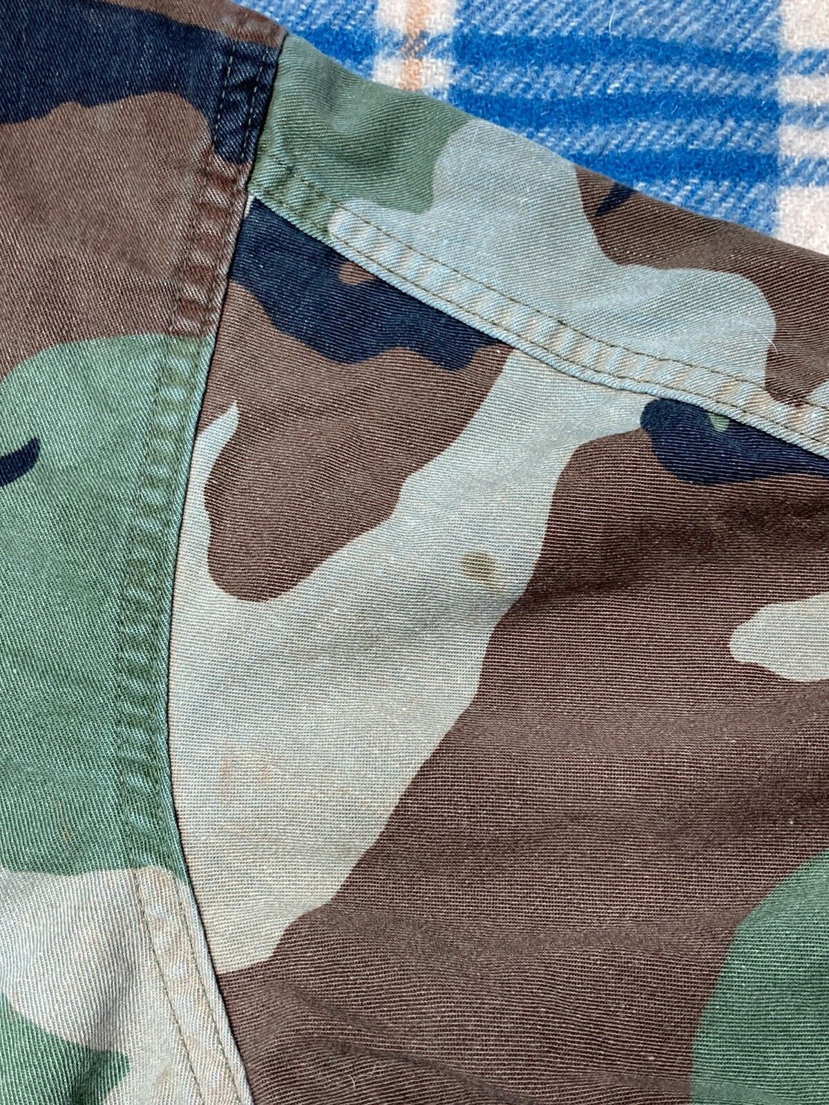Vintage 70s army OG-107 field shirt hidden buttons camo military M/L Size US M / EU 48-50 / 2 - 11 Thumbnail