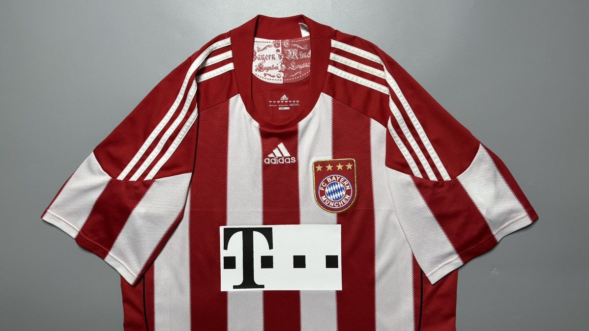 Vintage BAYERN ADIDAS 2010/2011 FOOTBALL HOME JERSEY #10 ROBBEN Size US L / EU 52-54 / 3 - 3 Thumbnail