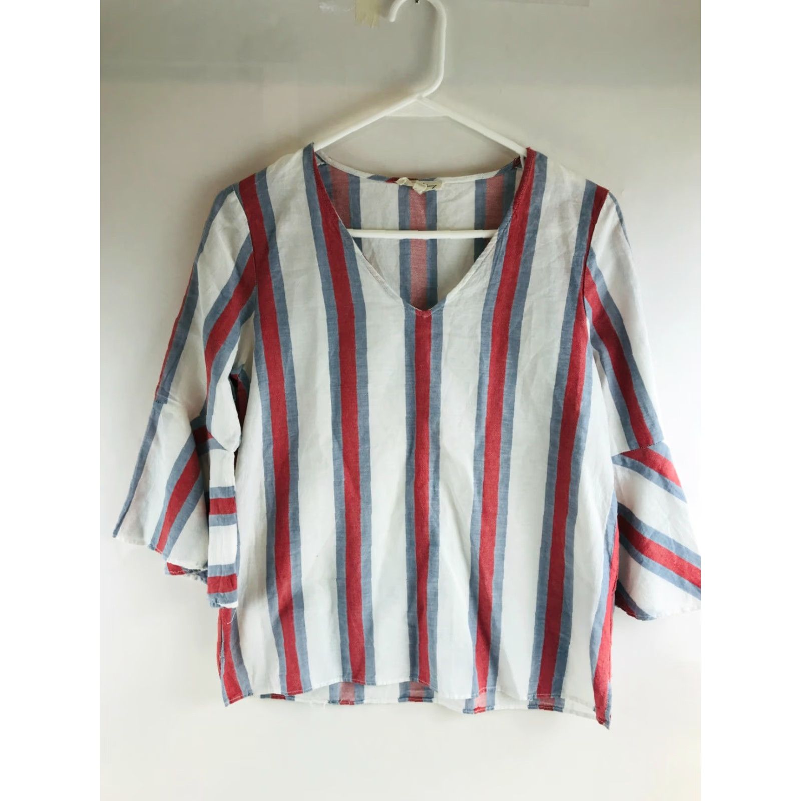 Vintage Jane and Delancy Blouse Women's Size Small White Blue Red Striped V-Neck Shirt Womens Small White Striped V-Neck Jane and Delancy Blouse Size S / US 4 / IT 40 - 2 Thumbnail
