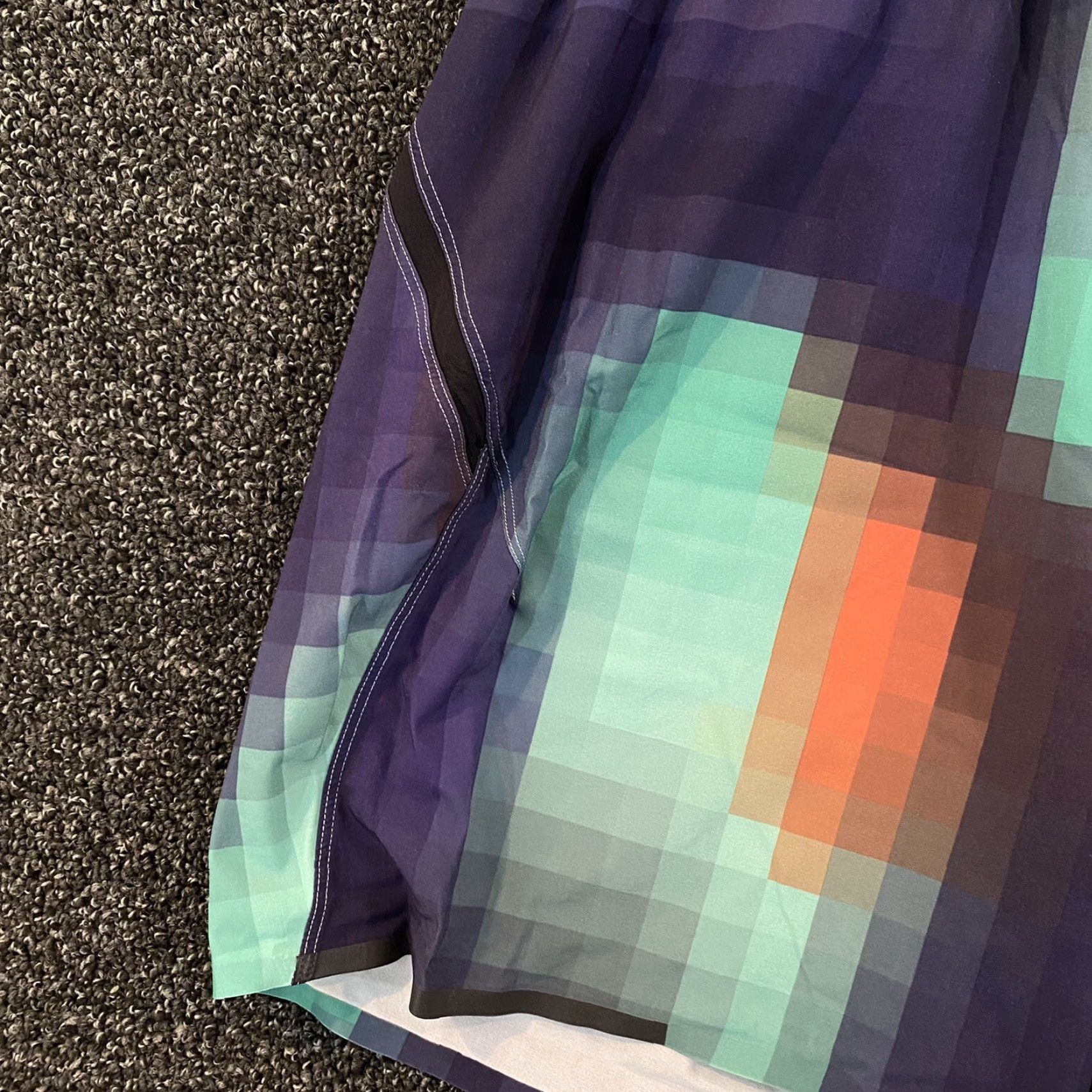 Lululemon Lululemon Pace Breaker Shorts Mens Medium 7” Inseam Multicolor Geometric Workout Size US 31 - 5 Thumbnail