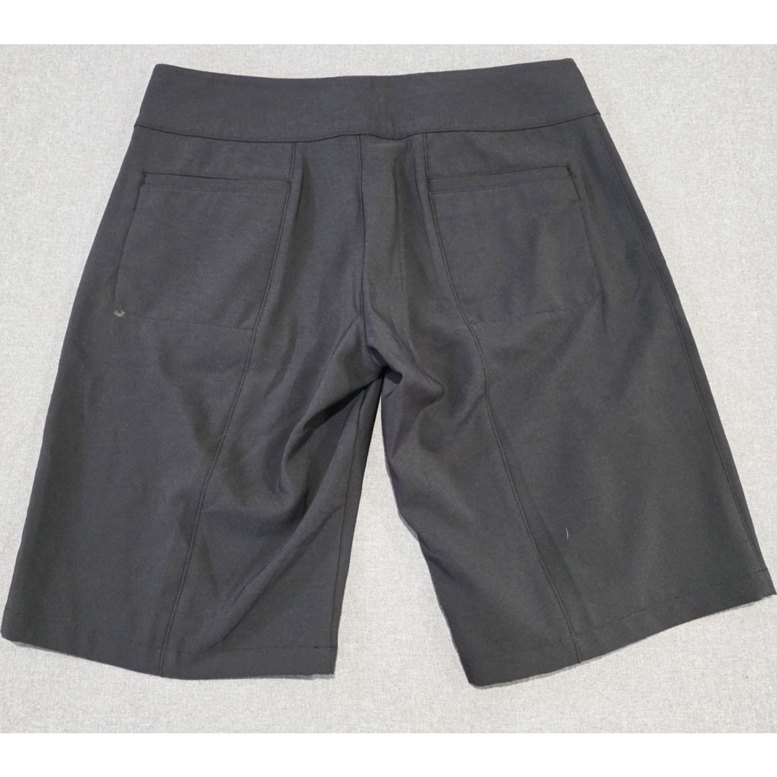 Oakley Oakley Women's Board Golf Bermuda Shorts Black Athleisure 6 Size 28" / US 6 / IT 42 - 5 Thumbnail