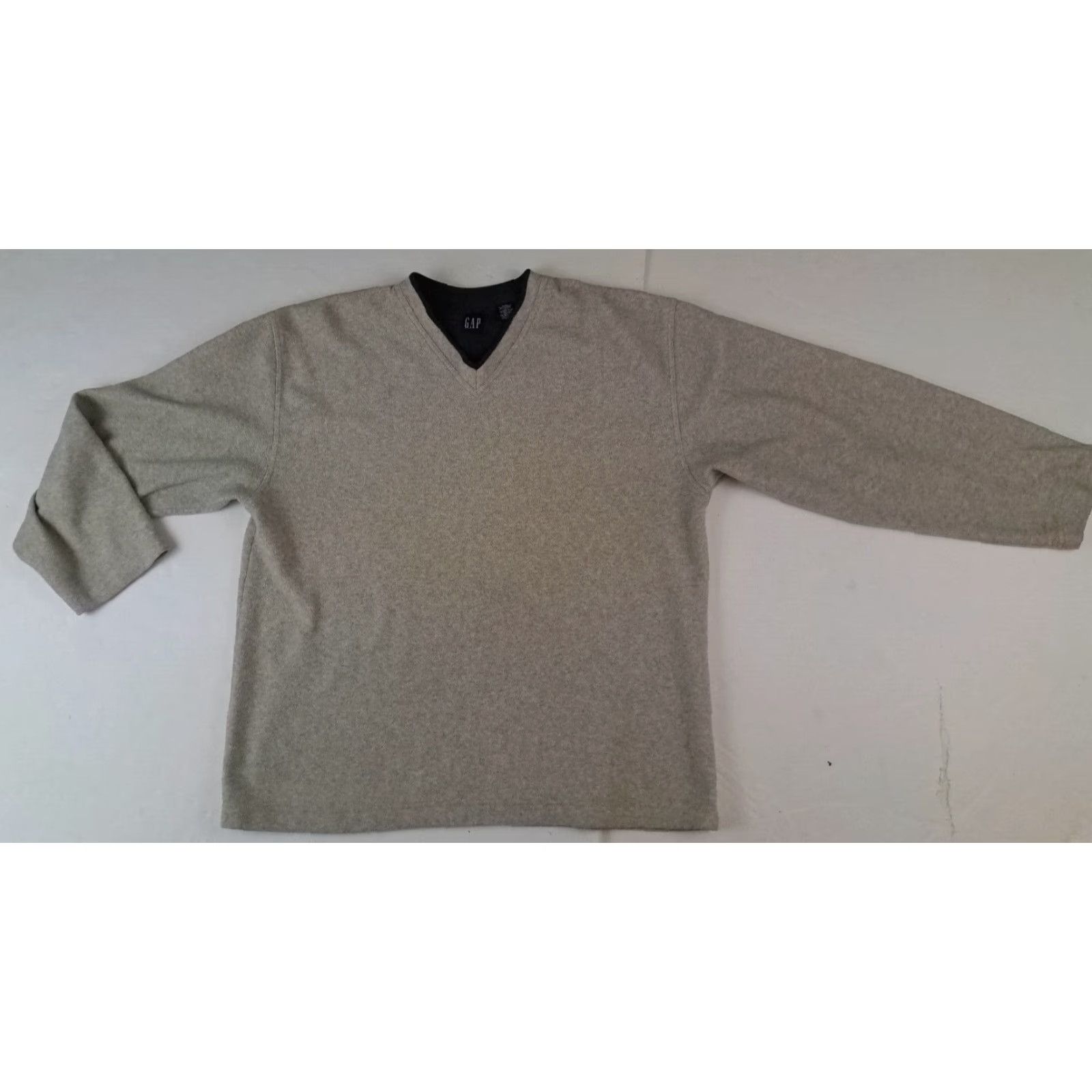 Gap VINTAGE Gap Sweater V-Neck Unisex Adults XXL Gray pullover 2XL Gray Polyester Rayon 28in long 26in pit to pit Size US XXL / EU 58 / 5 - 2 Thumbnail