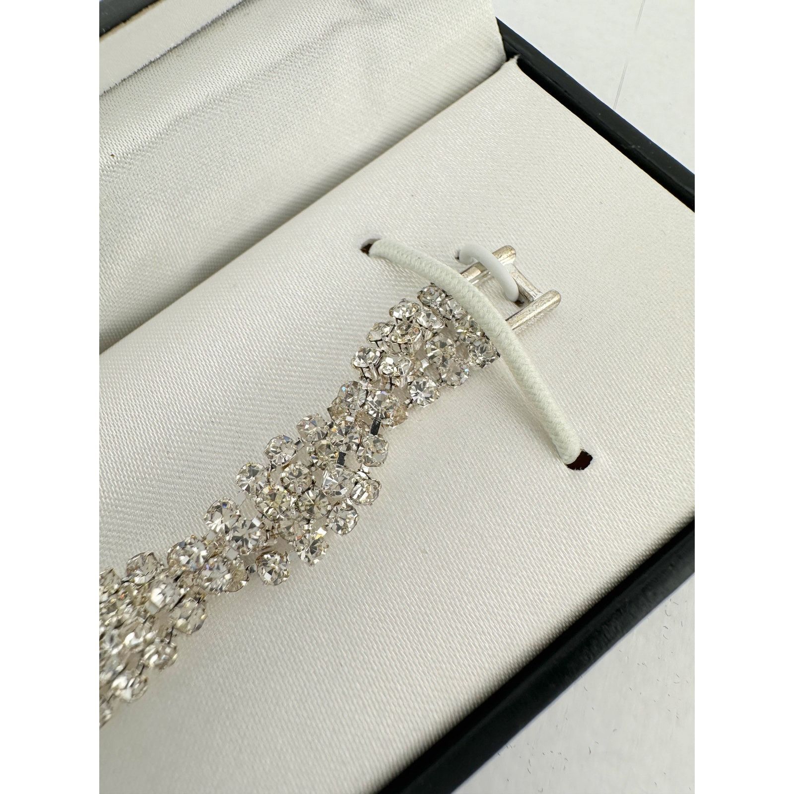Other Friedman Jewelers Shimmering White Crystal Bracelet In Box Size ONE SIZE - 6 Thumbnail